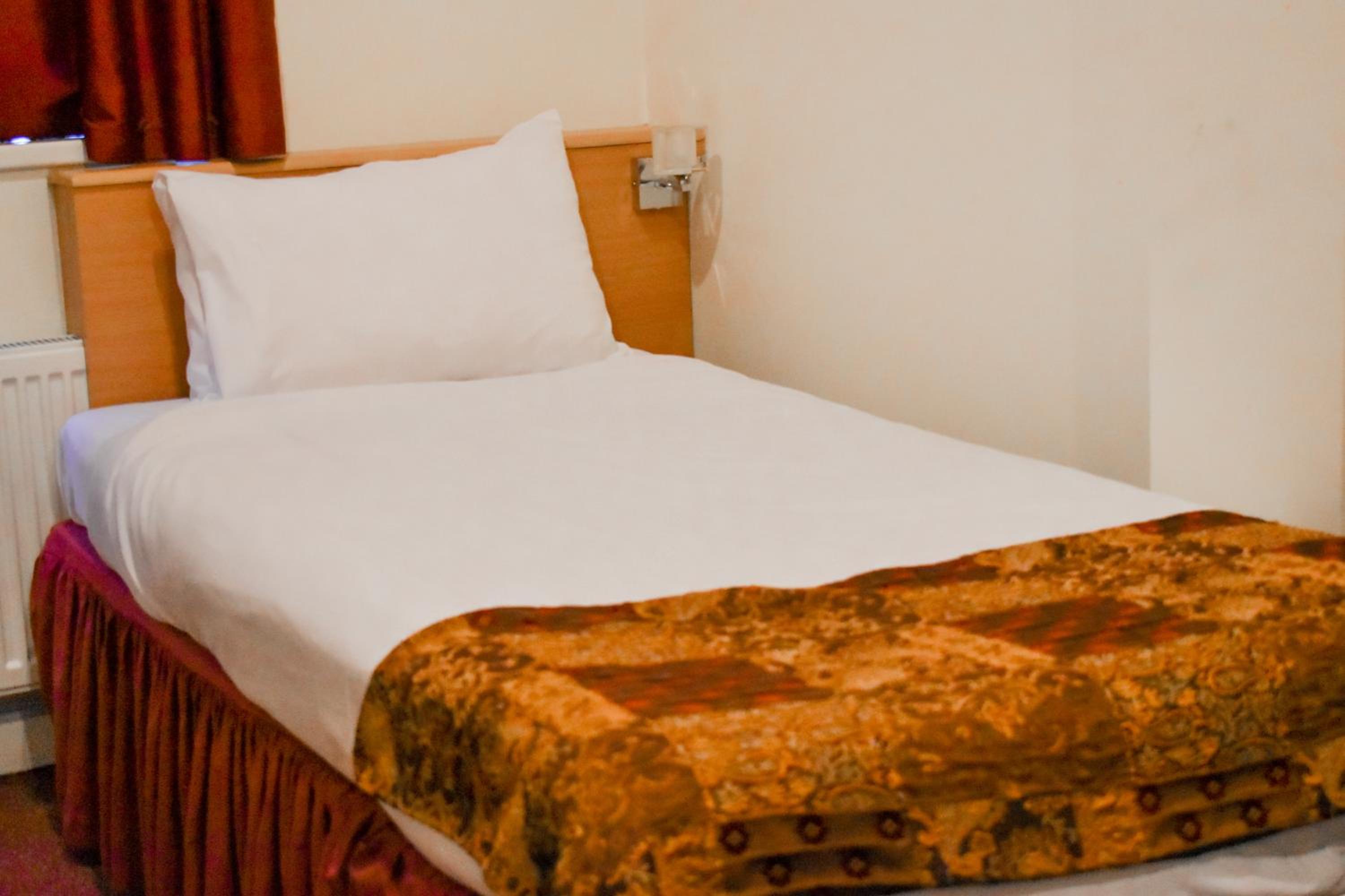 Standard Twin Room - Photo 5