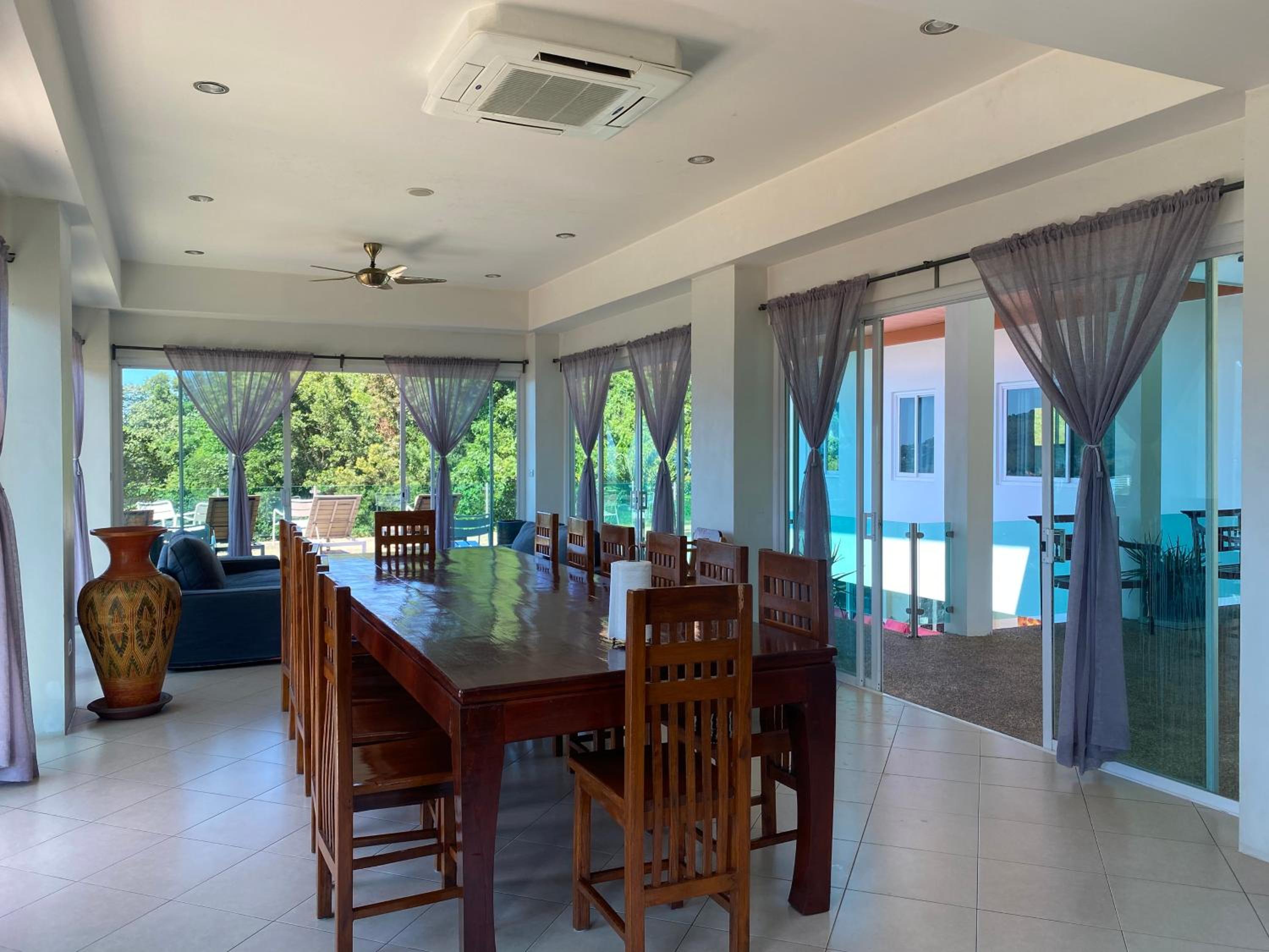 Villa with Sea View - Photo 18