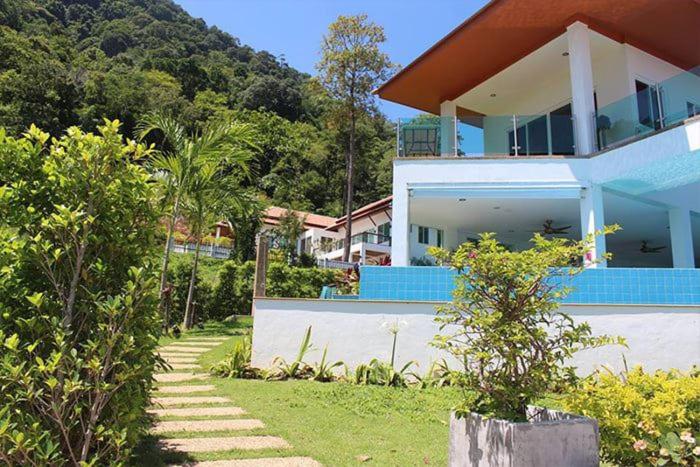 Villa with Sea View - Photo 4