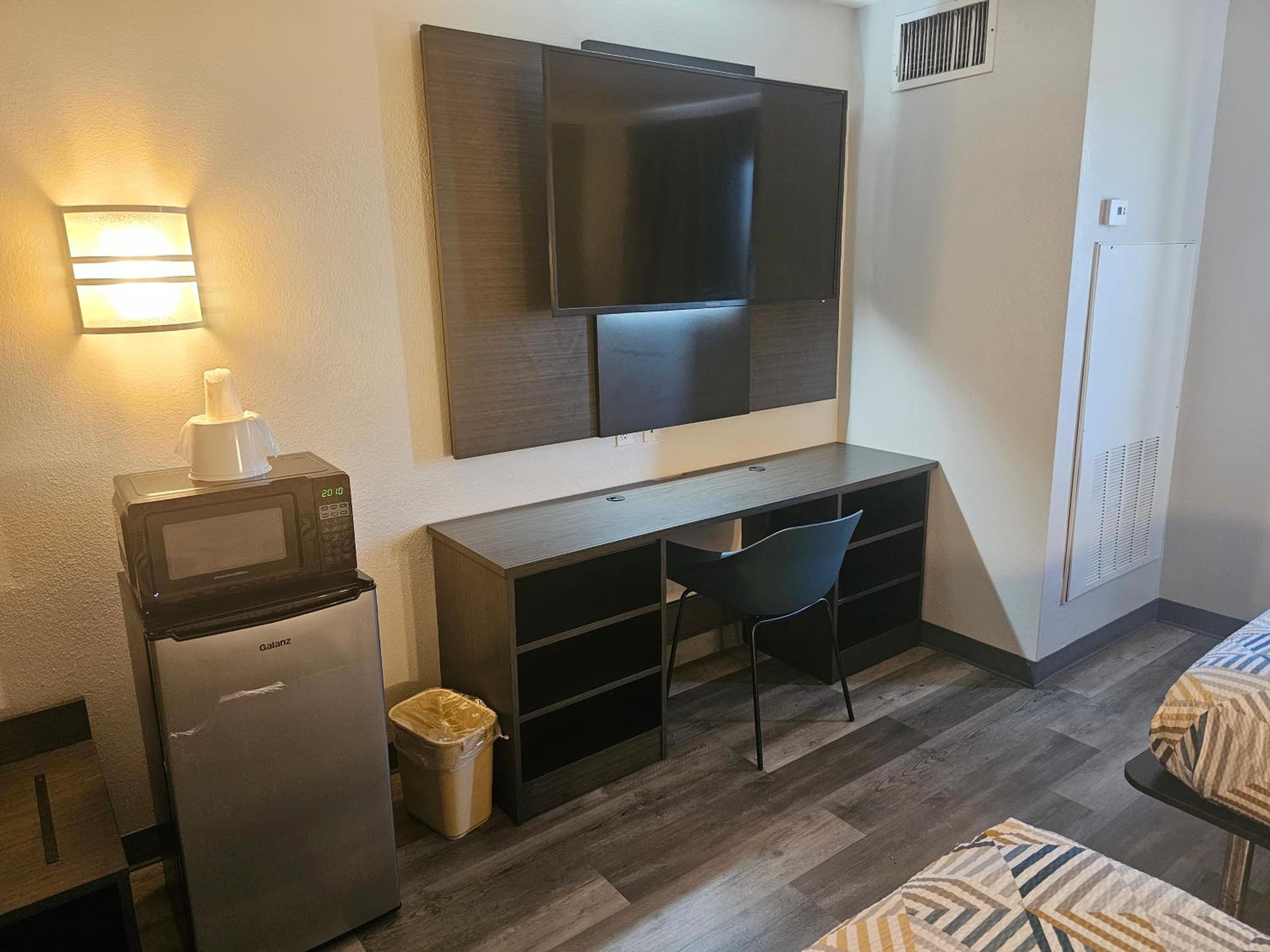 Quadruple Room - Non-Smoking - Photo 3