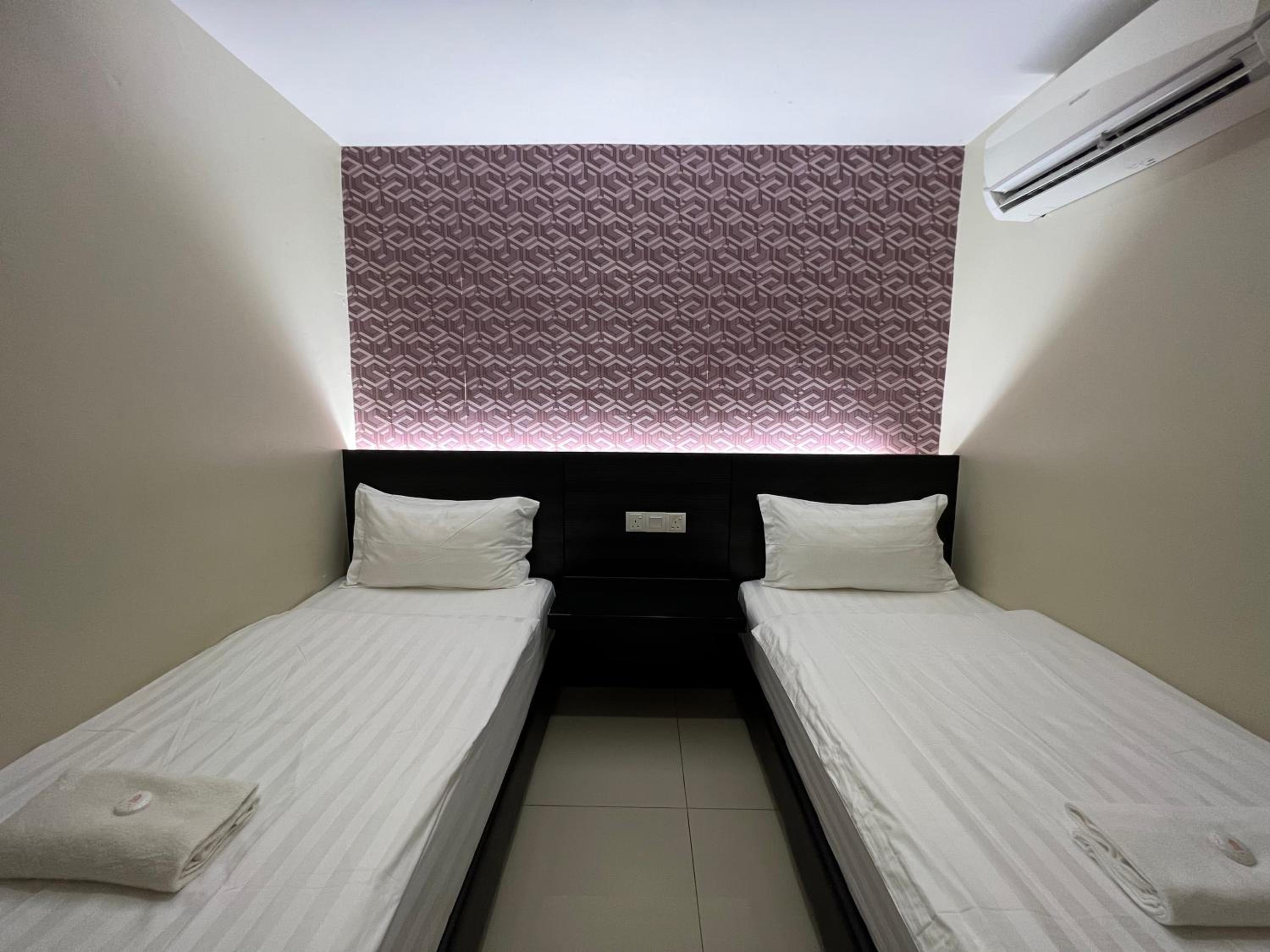 Economy Twin Room photo 1