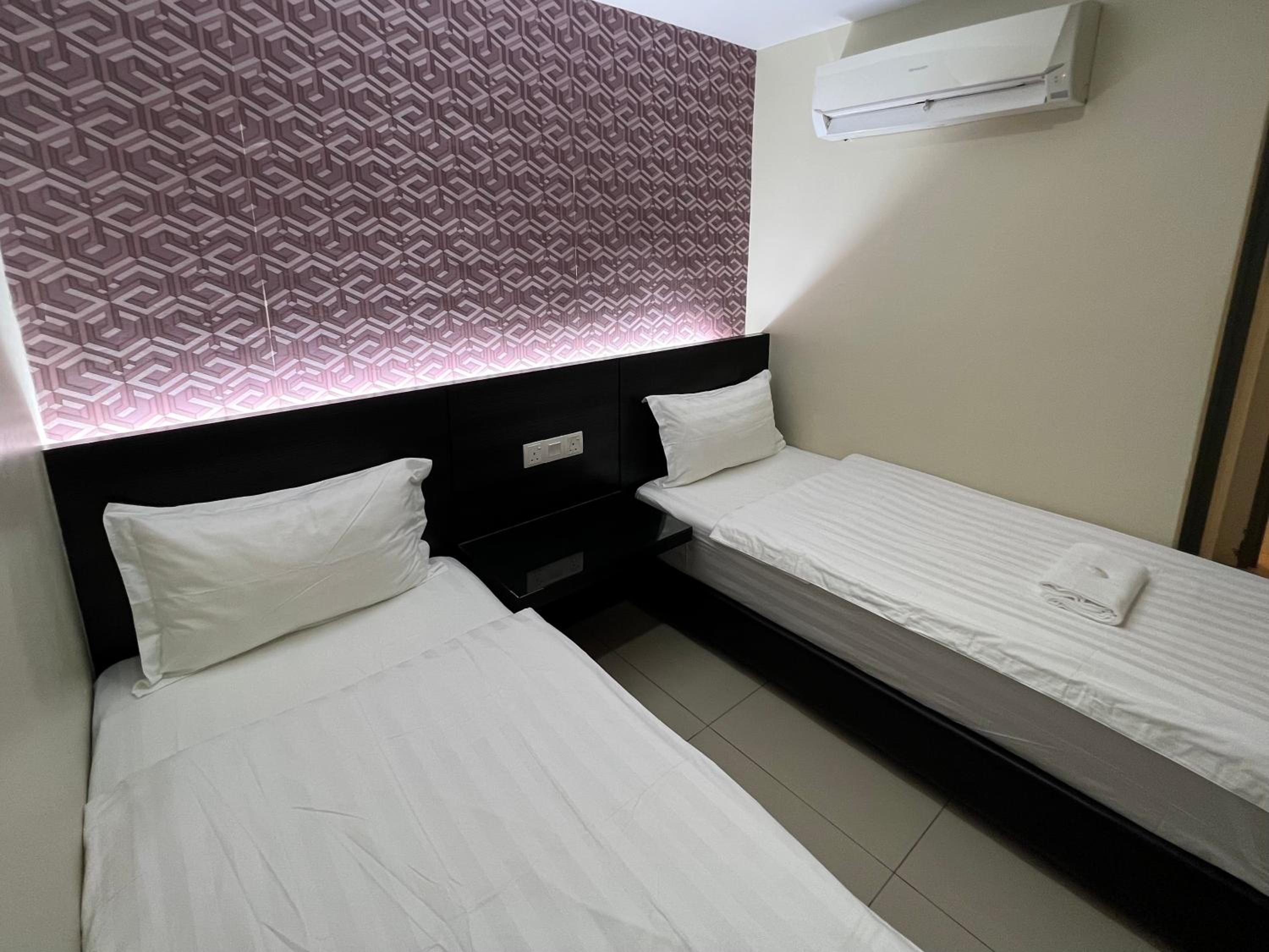 Economy Twin Room photo 2