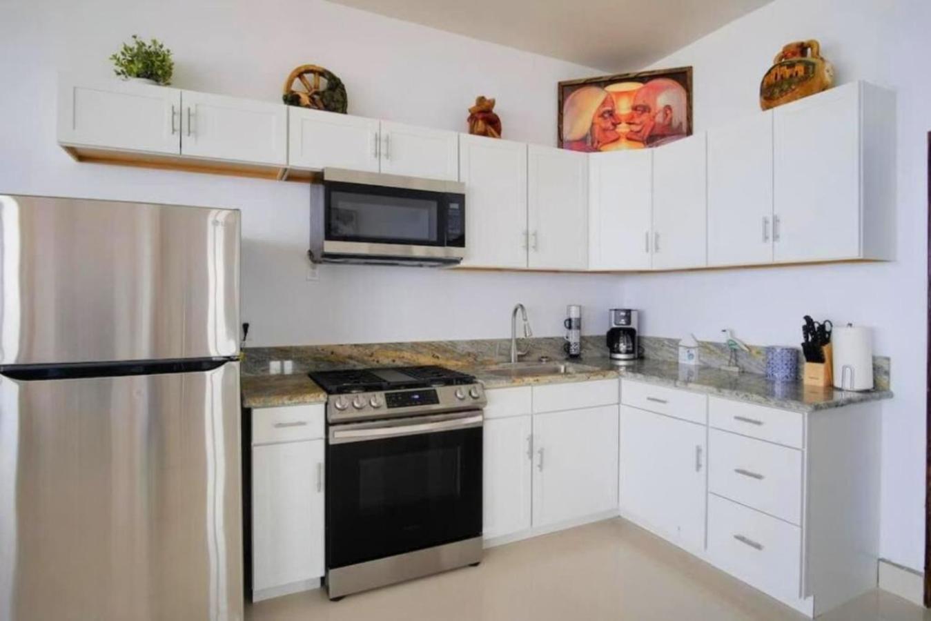 Three-Bedroom House photo 2