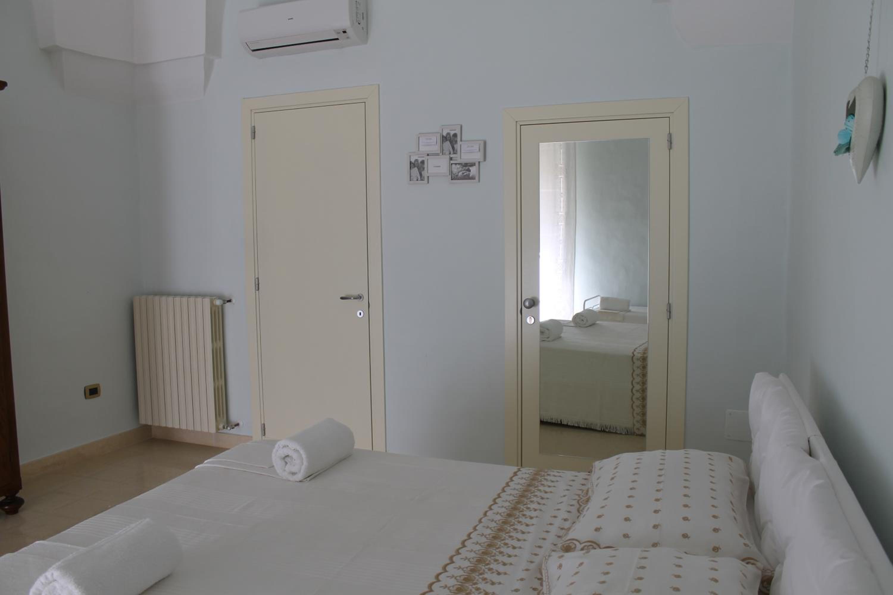 Deluxe Double Room (2 Adults + 1 Child) photo 3