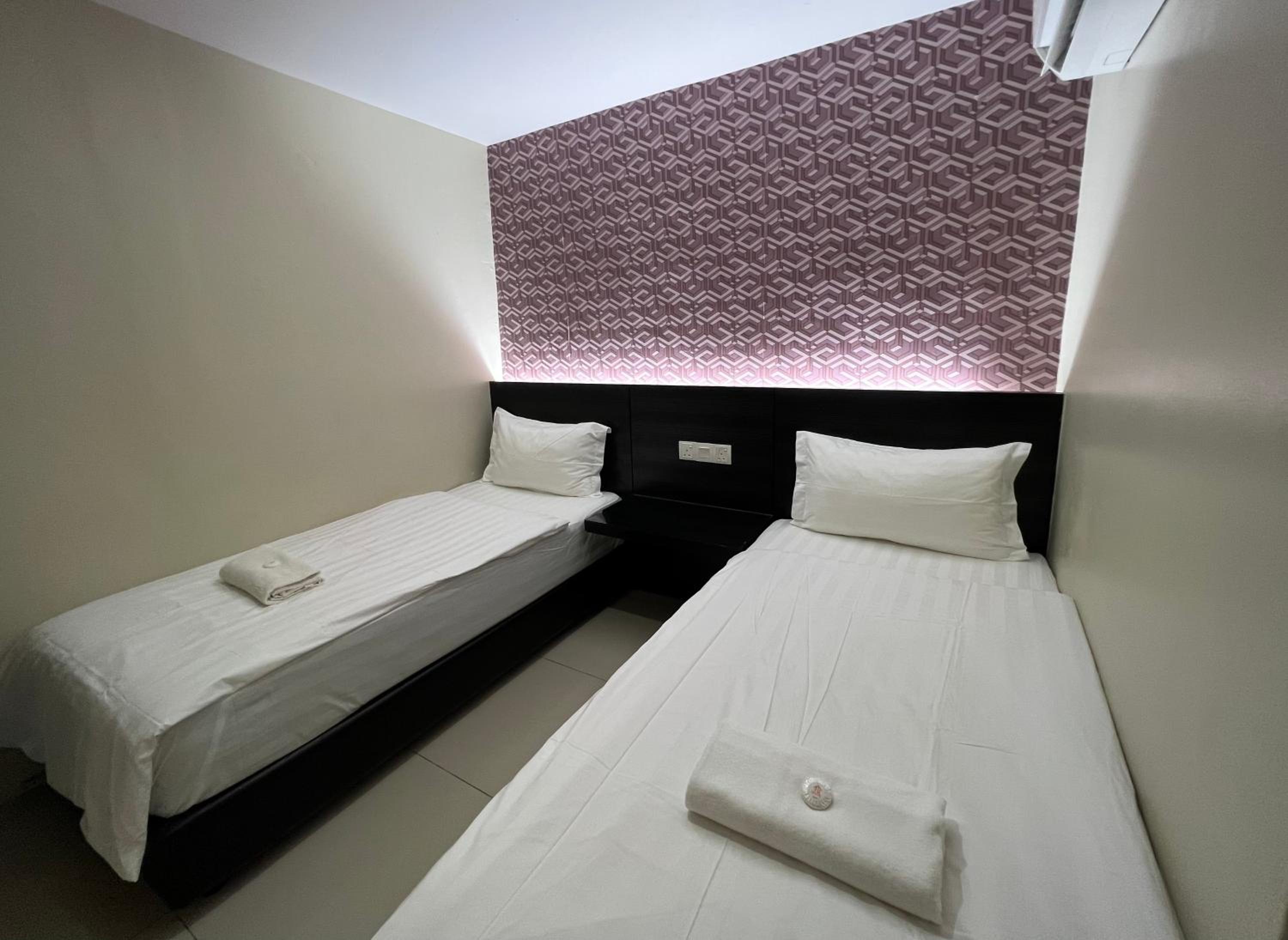 Economy Twin Room photo 3