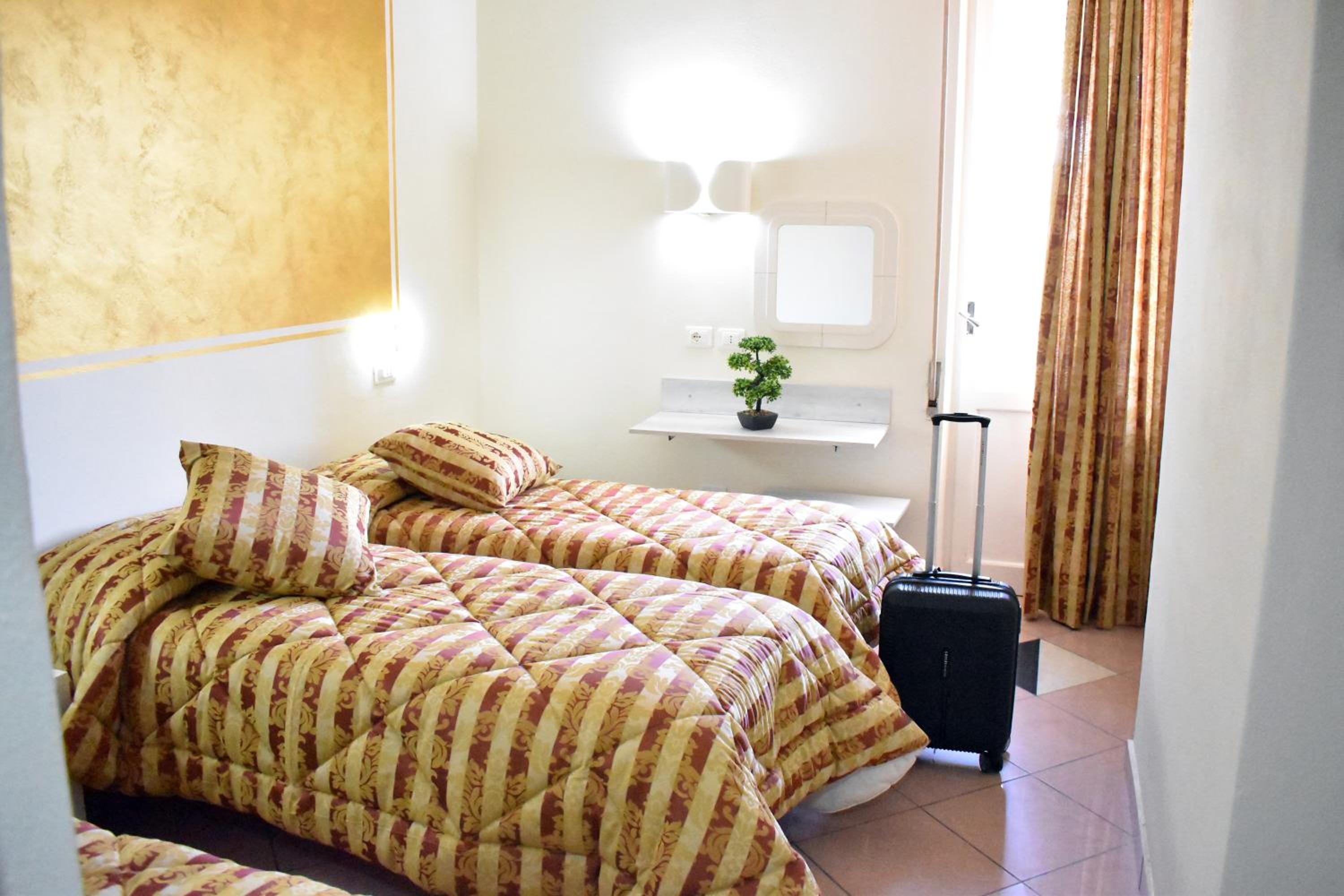 Triple Room - Photo 8