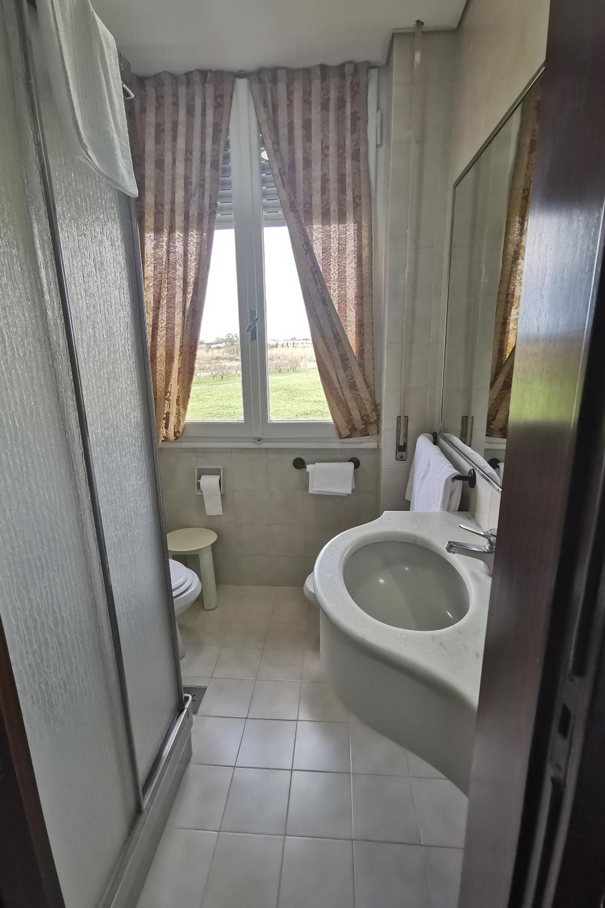 Double Room - Photo 5