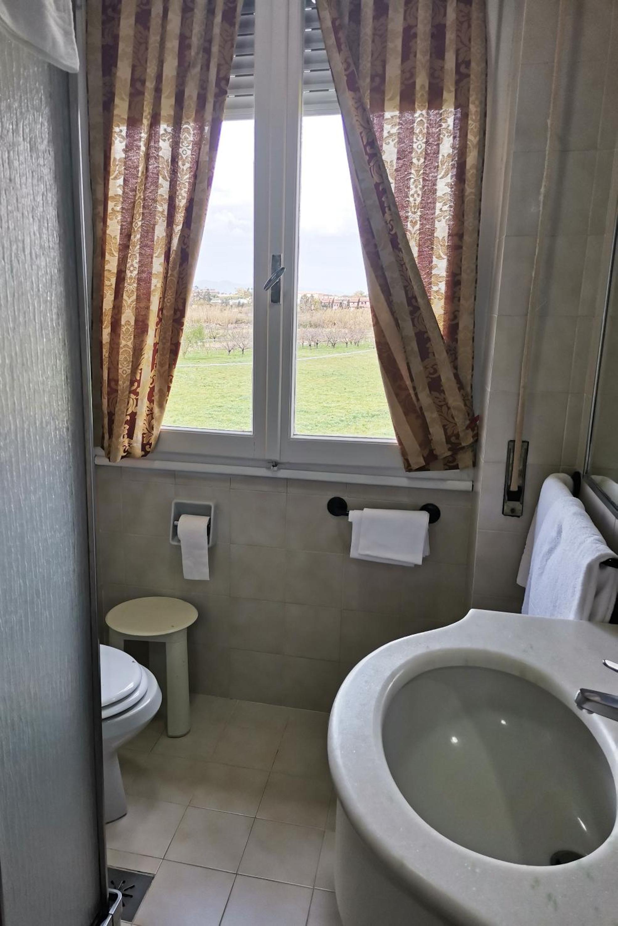 Double Room - Photo 22