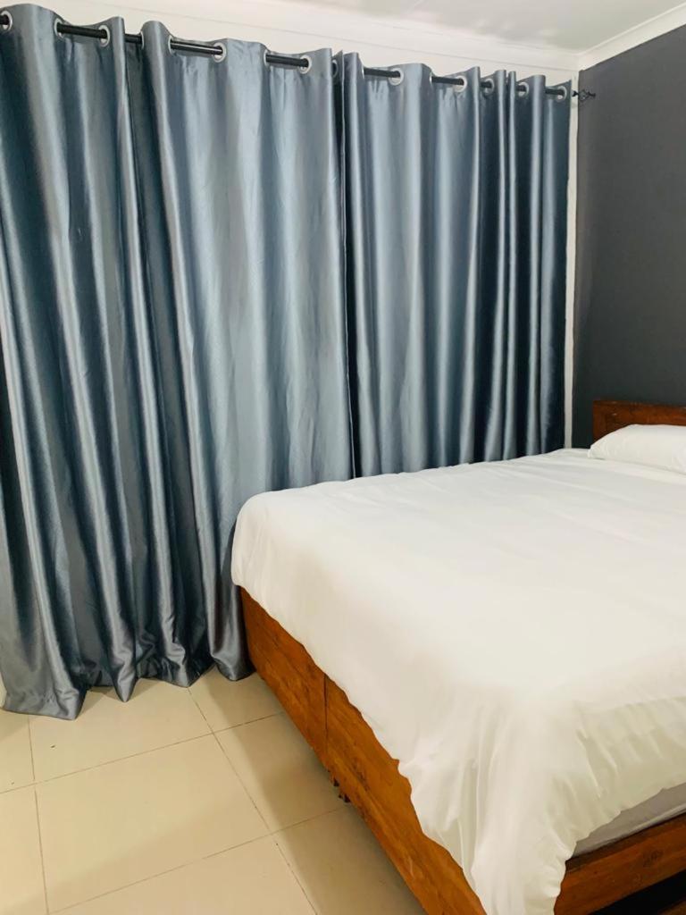 Standard King Room photo 2