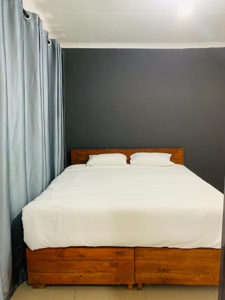 Standard King Room photo 1