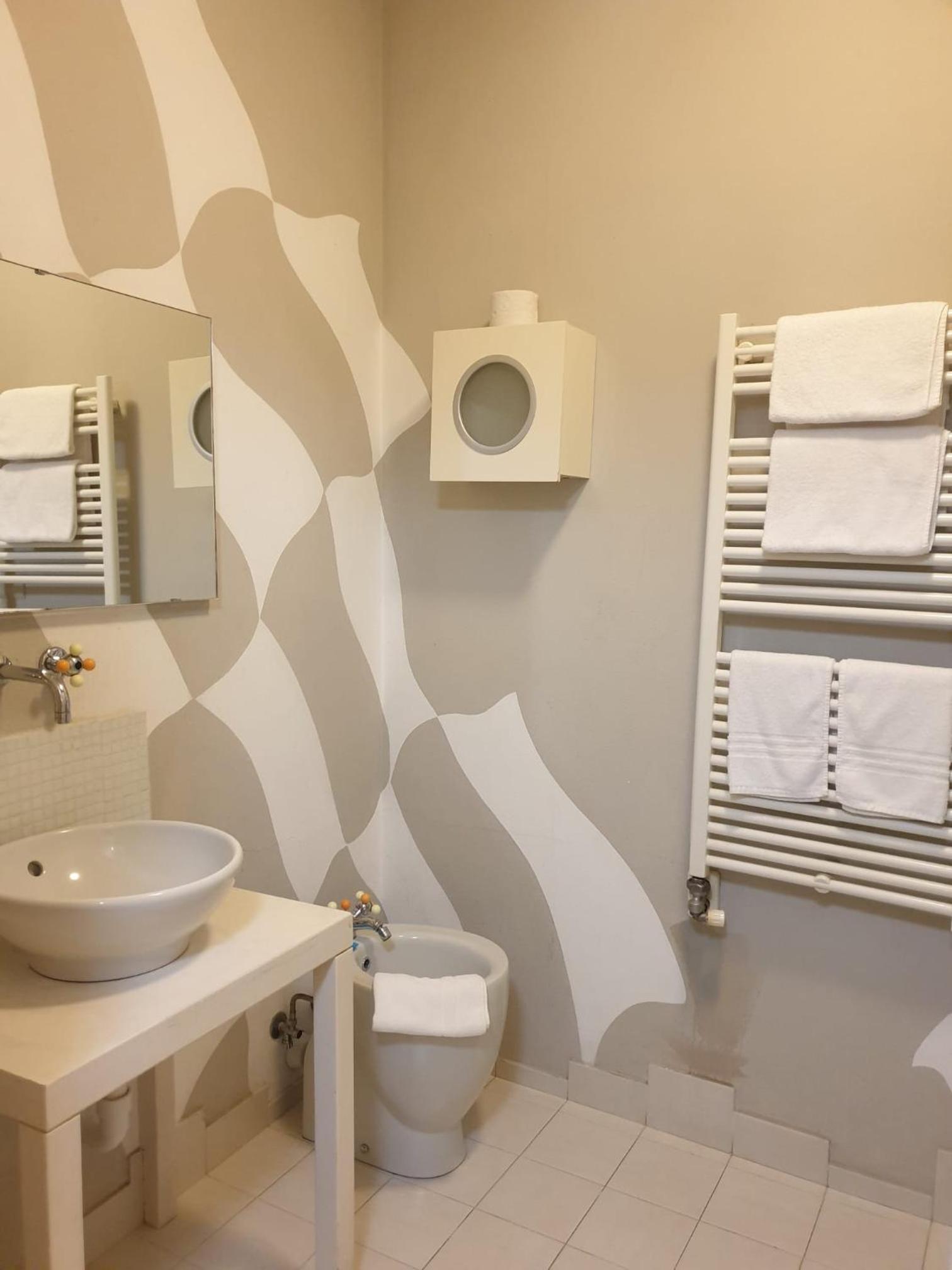 Double Room - Photo 18