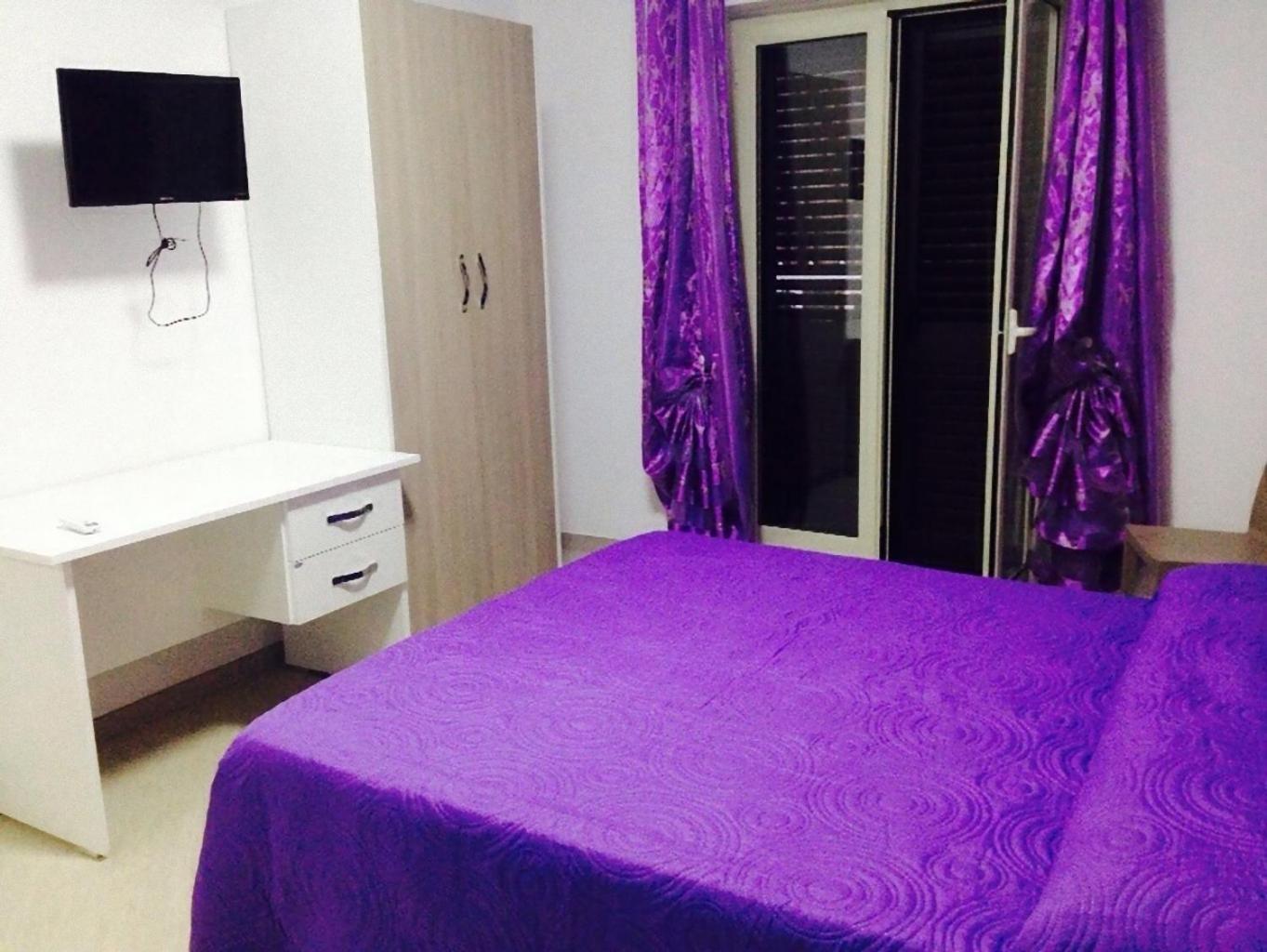 Deluxe Double Room with Balcony photo 3