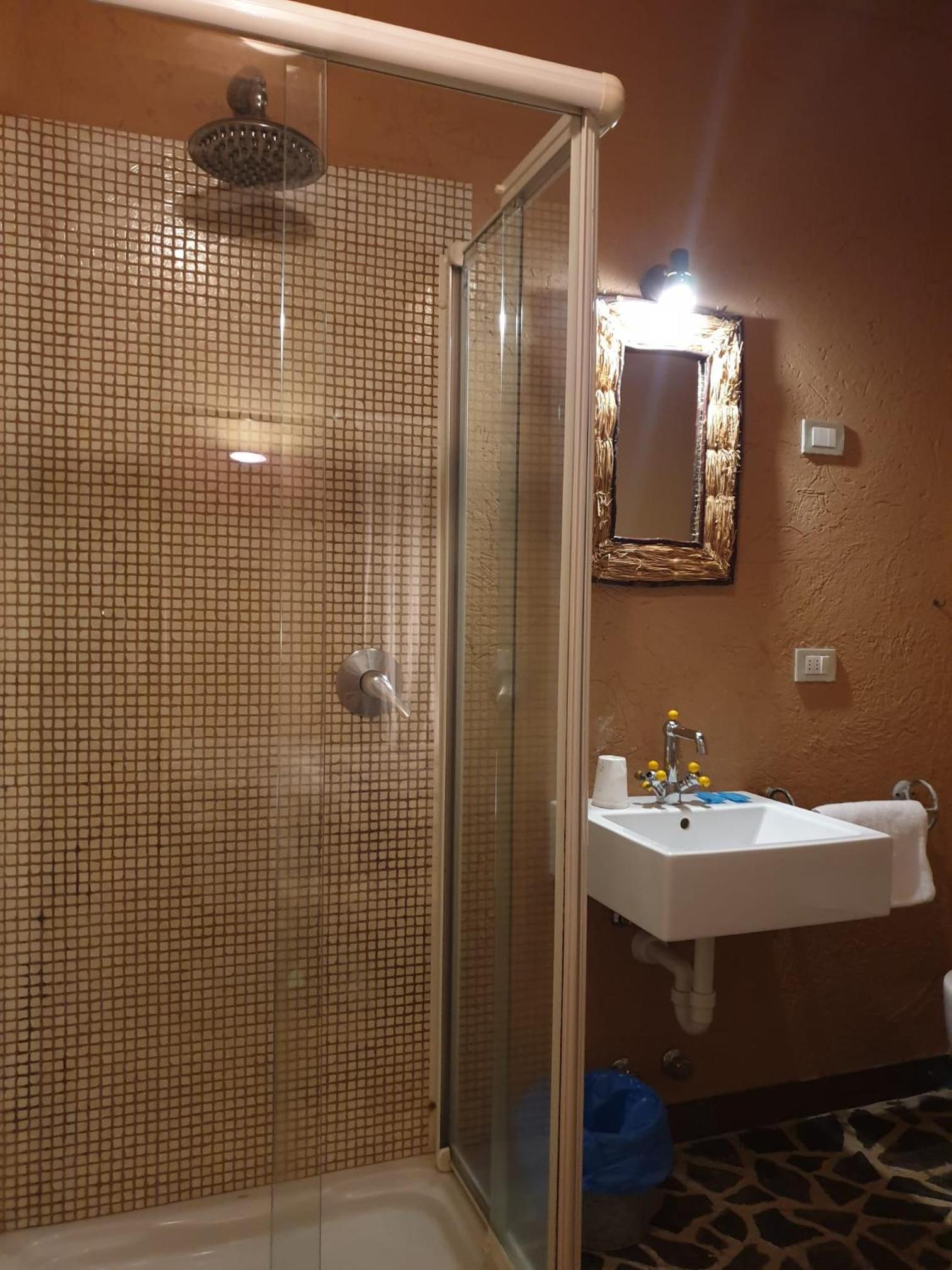 Double Room - Photo 15