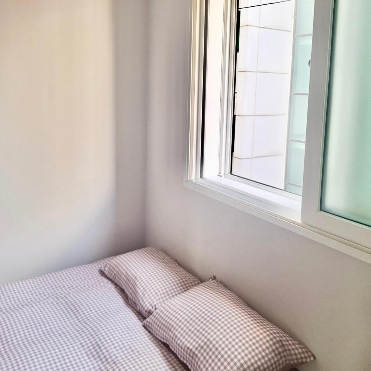 One-Bedroom Apartment - Photo 6