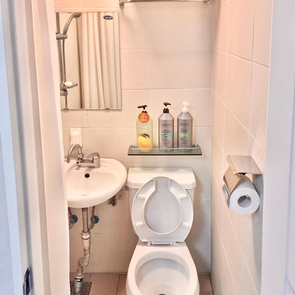 One-Bedroom Apartment - Photo 9