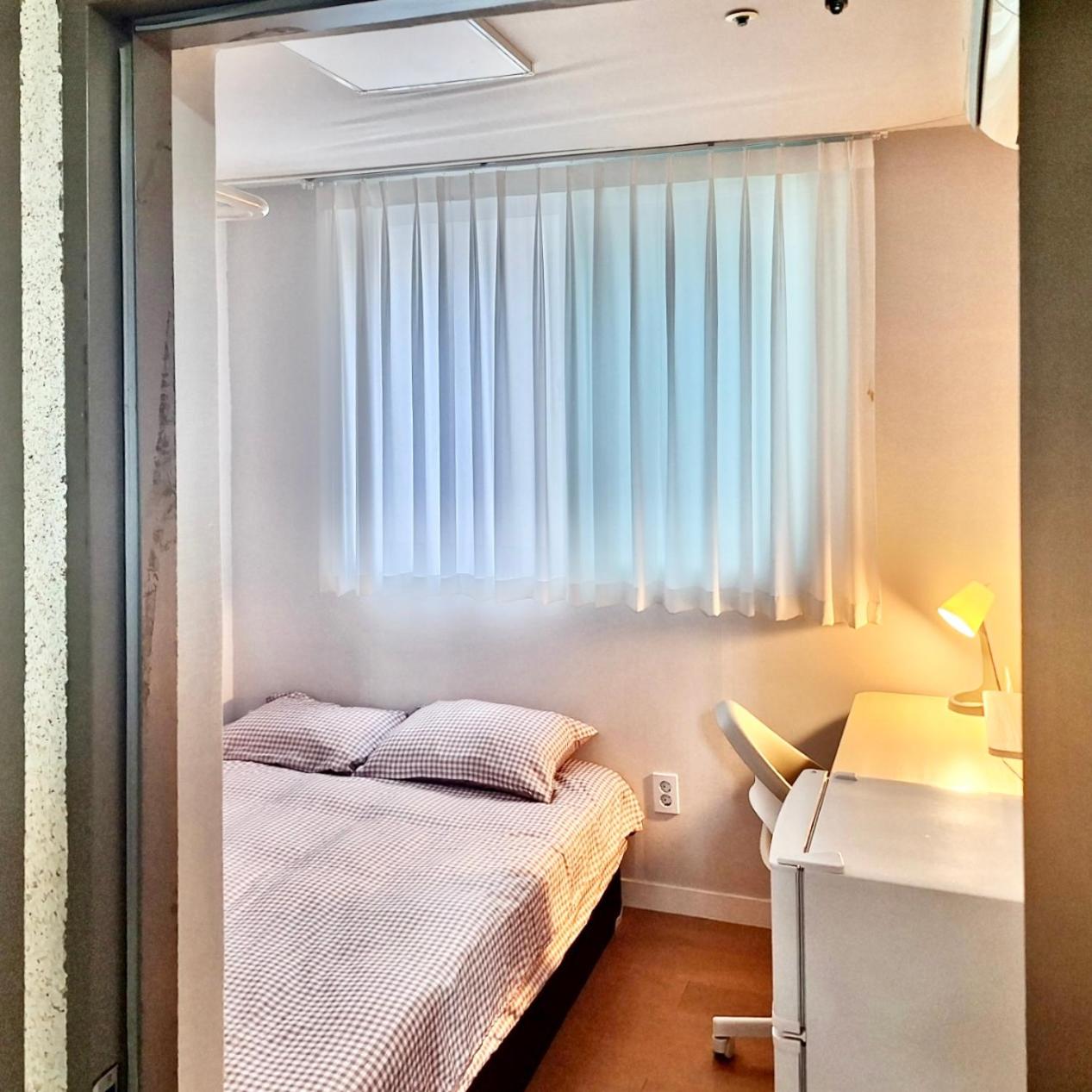 One-Bedroom Apartment - Photo 2