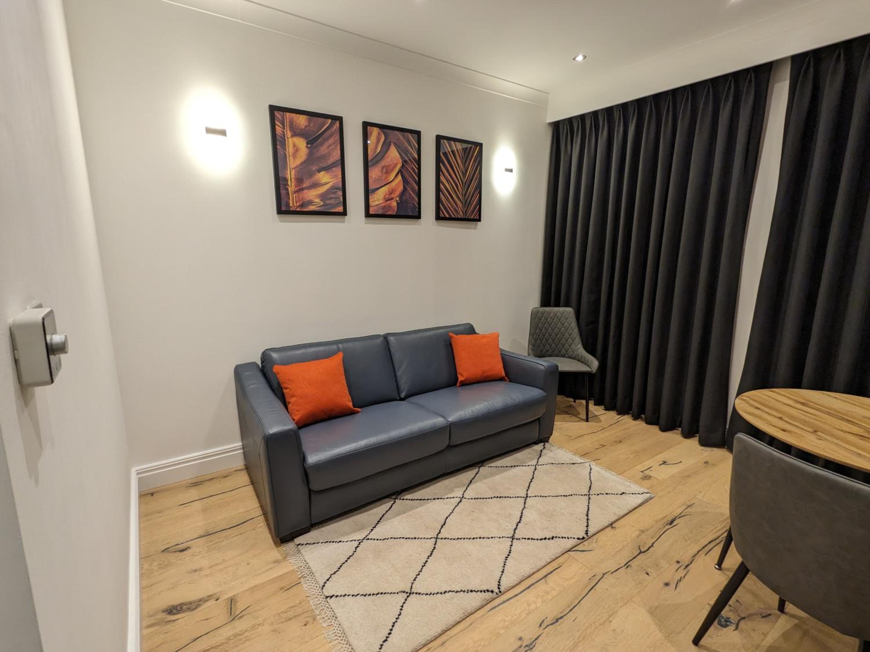 One-Bedroom Apartment photo 1