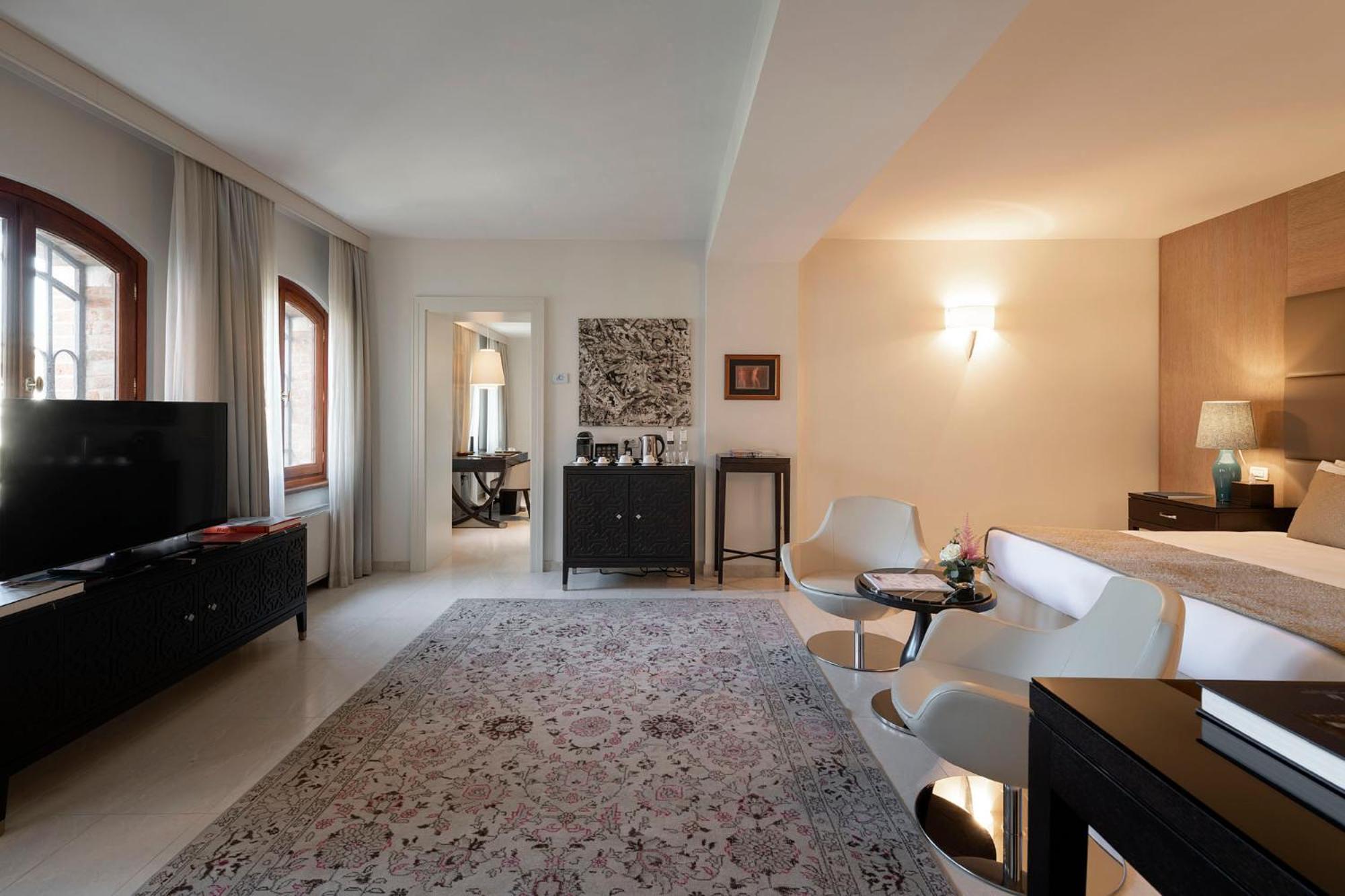 Lido Residence Two Bedroom thumbnail 6