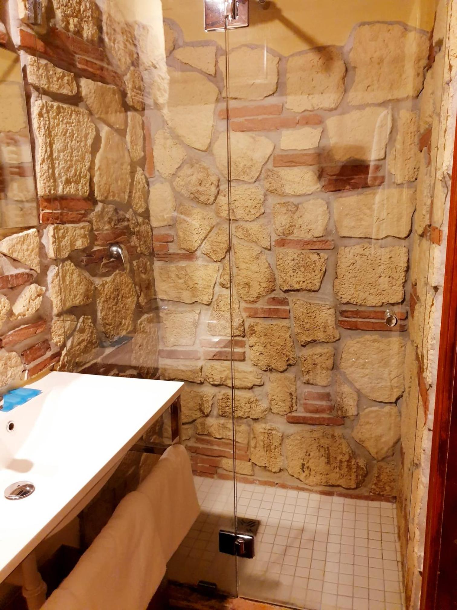 Superior Quadruple Room - Photo 8