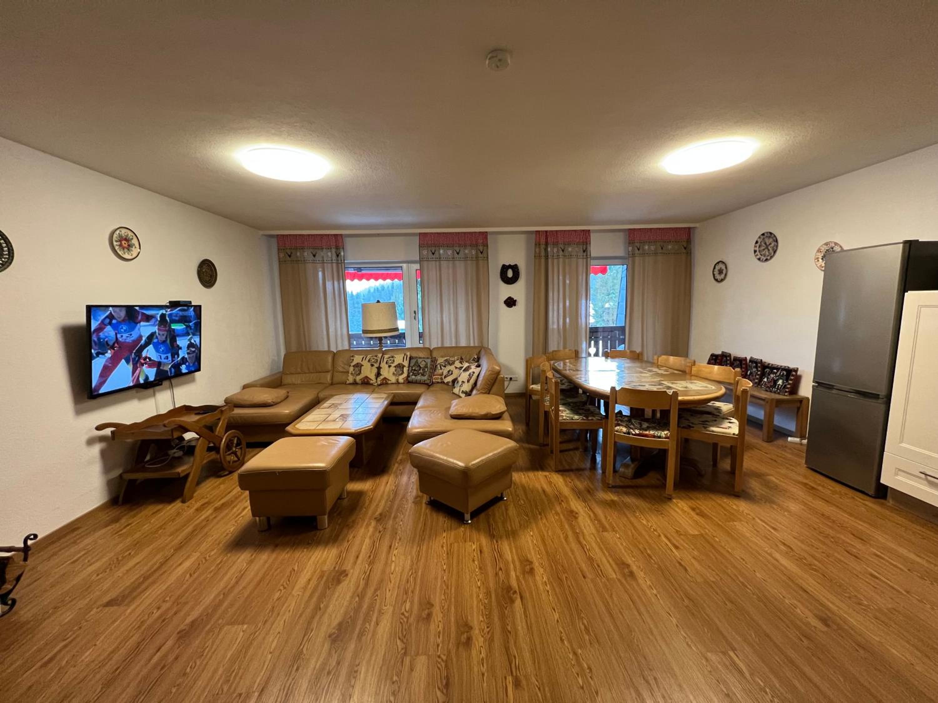 Five-Bedroom House photo 1