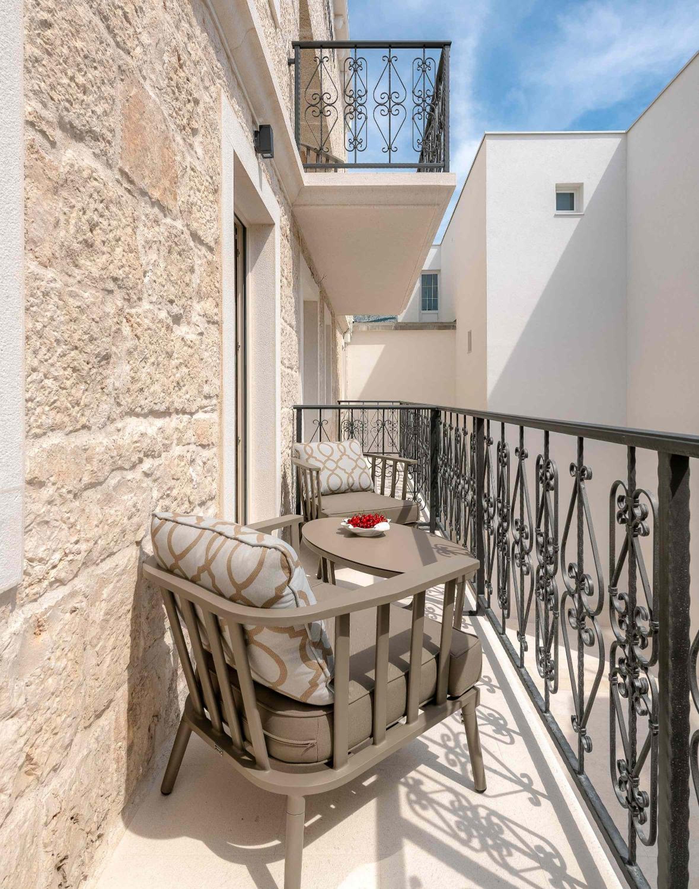 Deluxe Double Room with Balcony photo 2