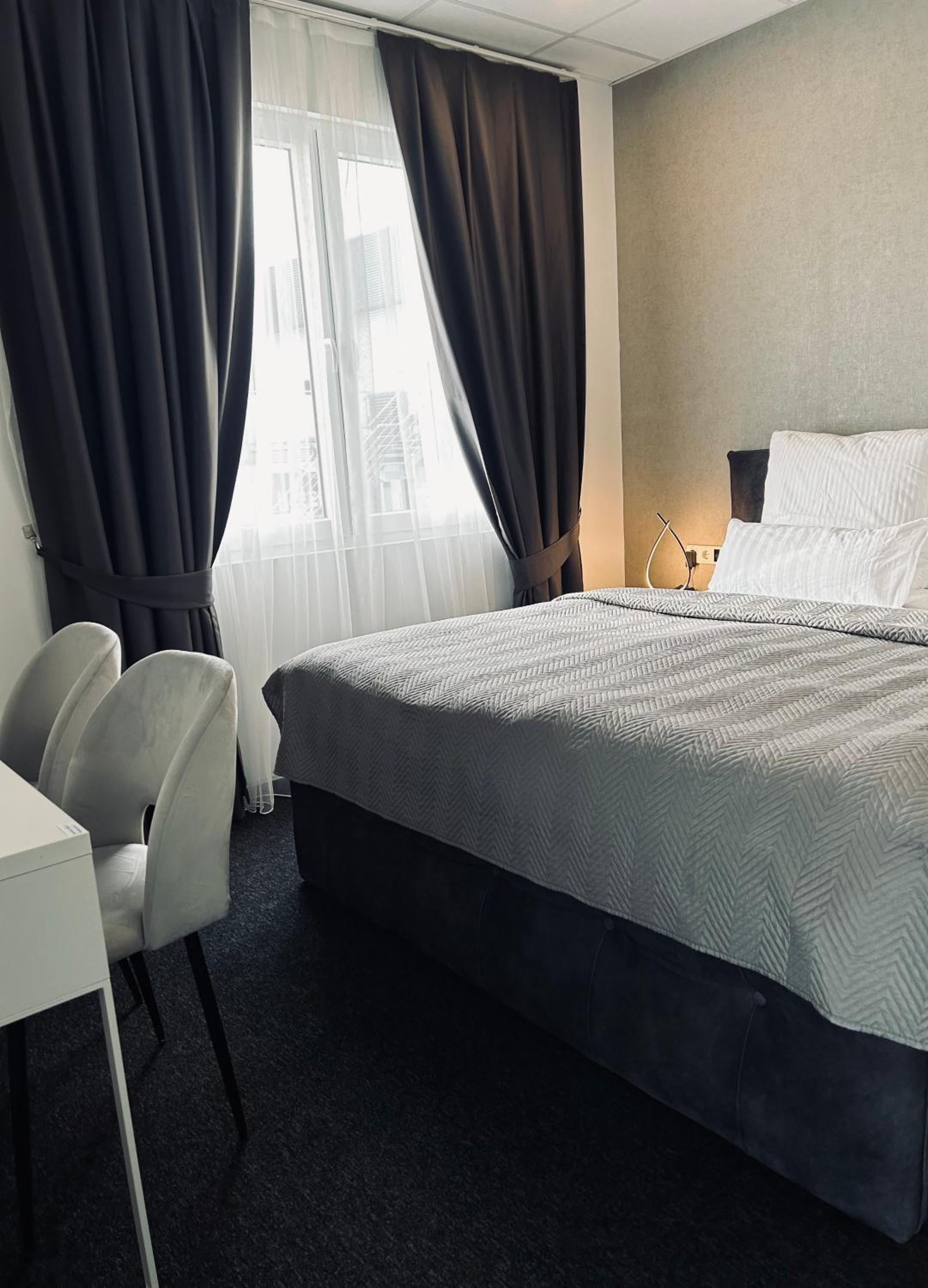 Double Room - Photo 2