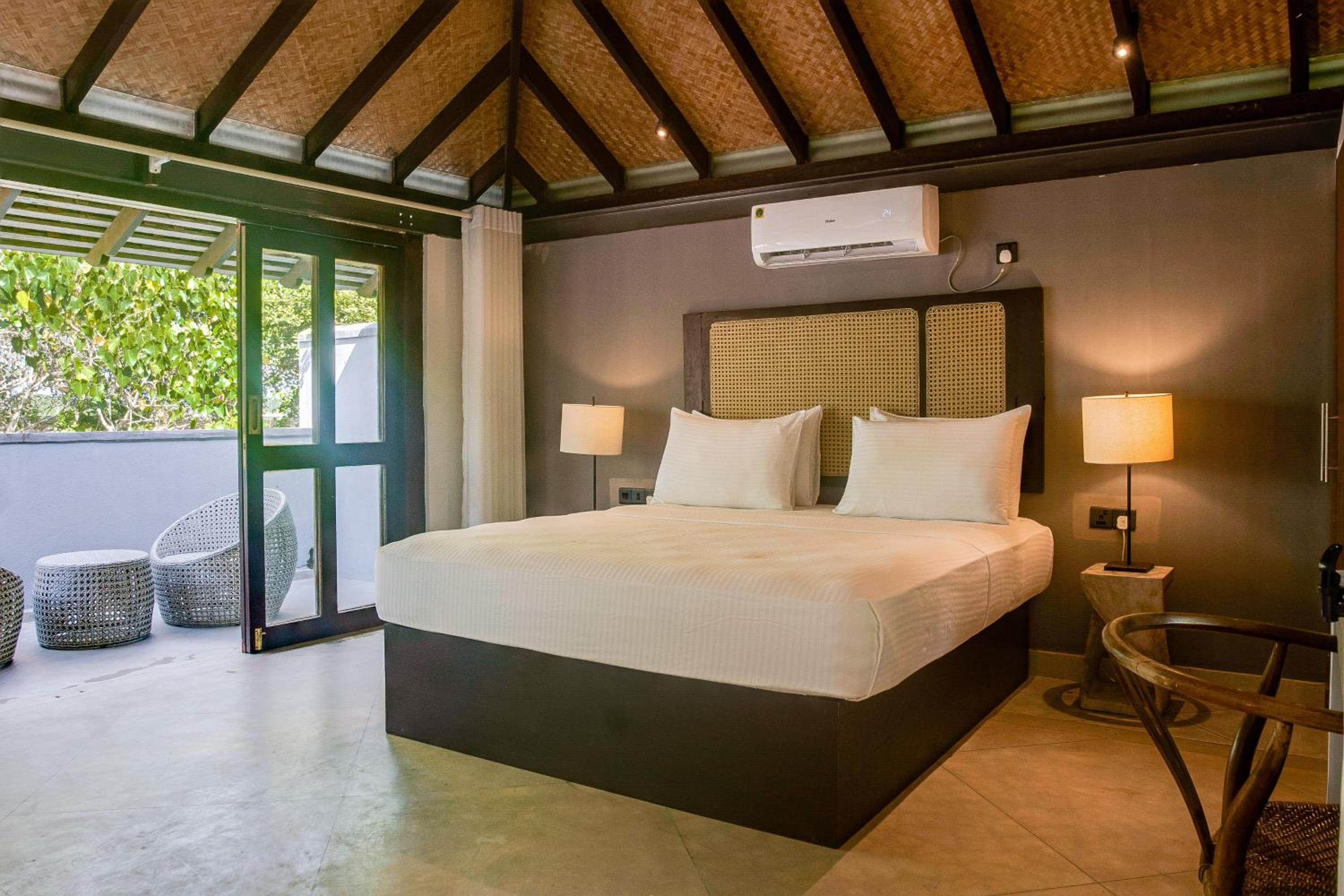 Junior Suite with Balcony - Photo 2