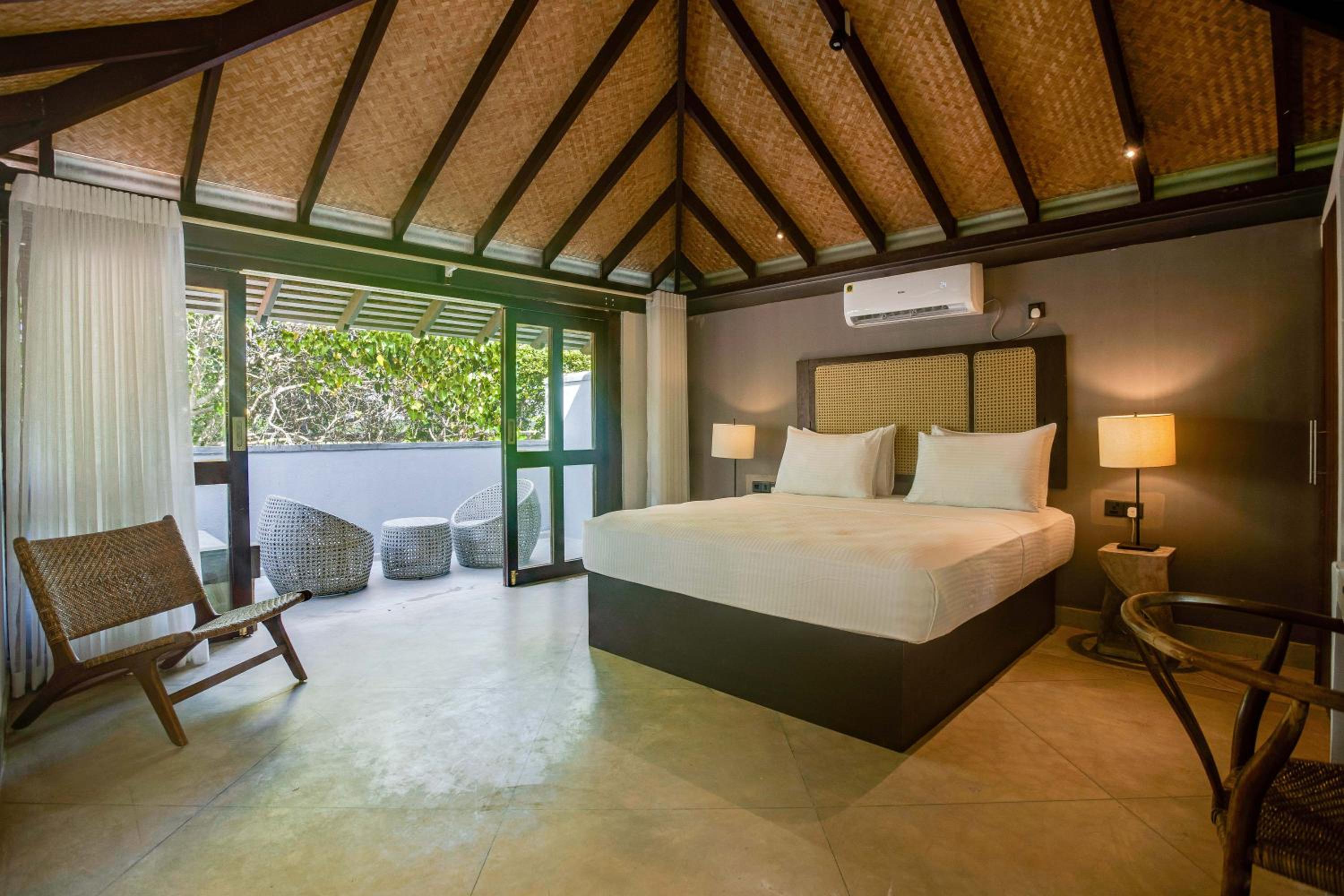 Junior Suite with Balcony - Photo 3