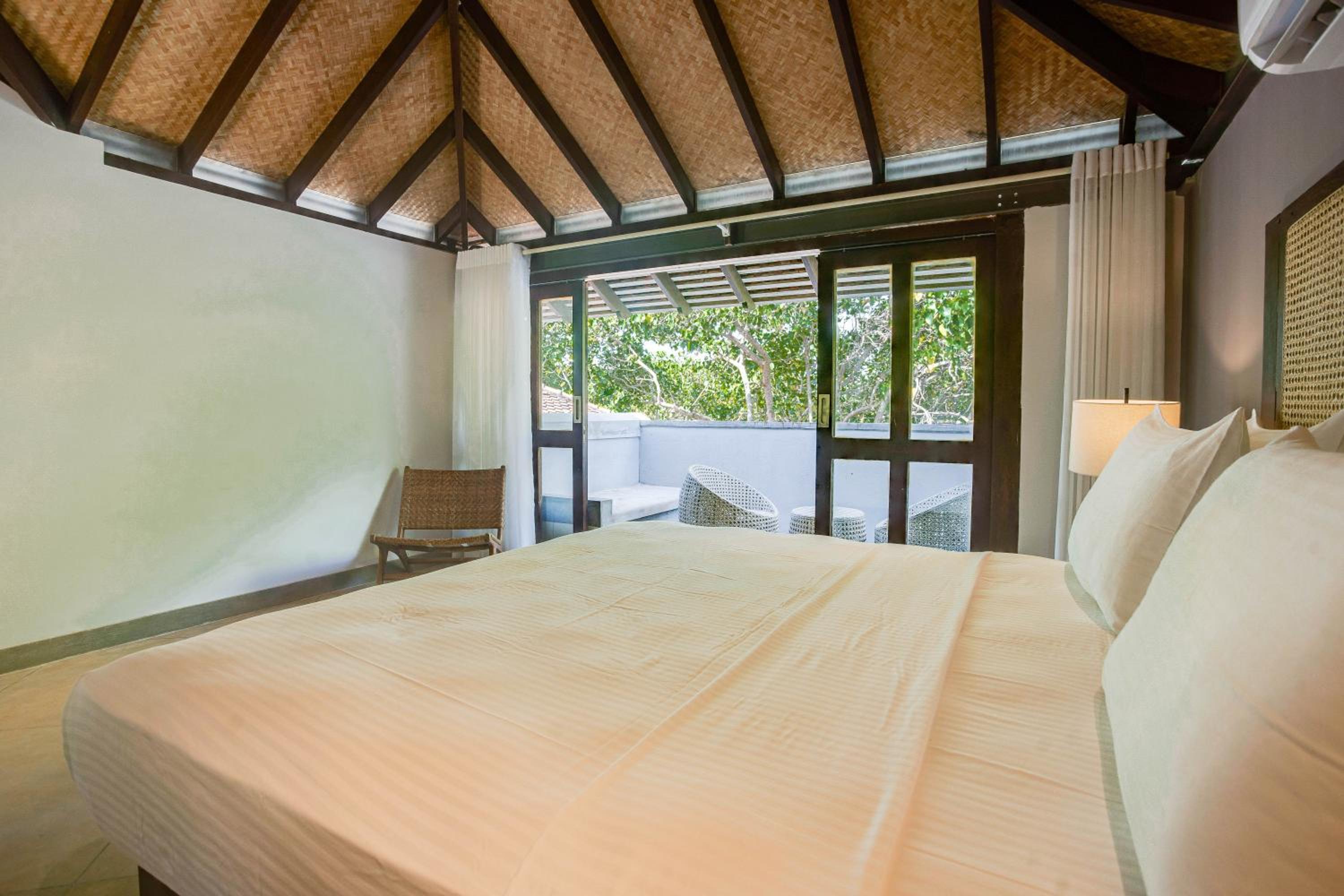Junior Suite with Balcony - Photo 4