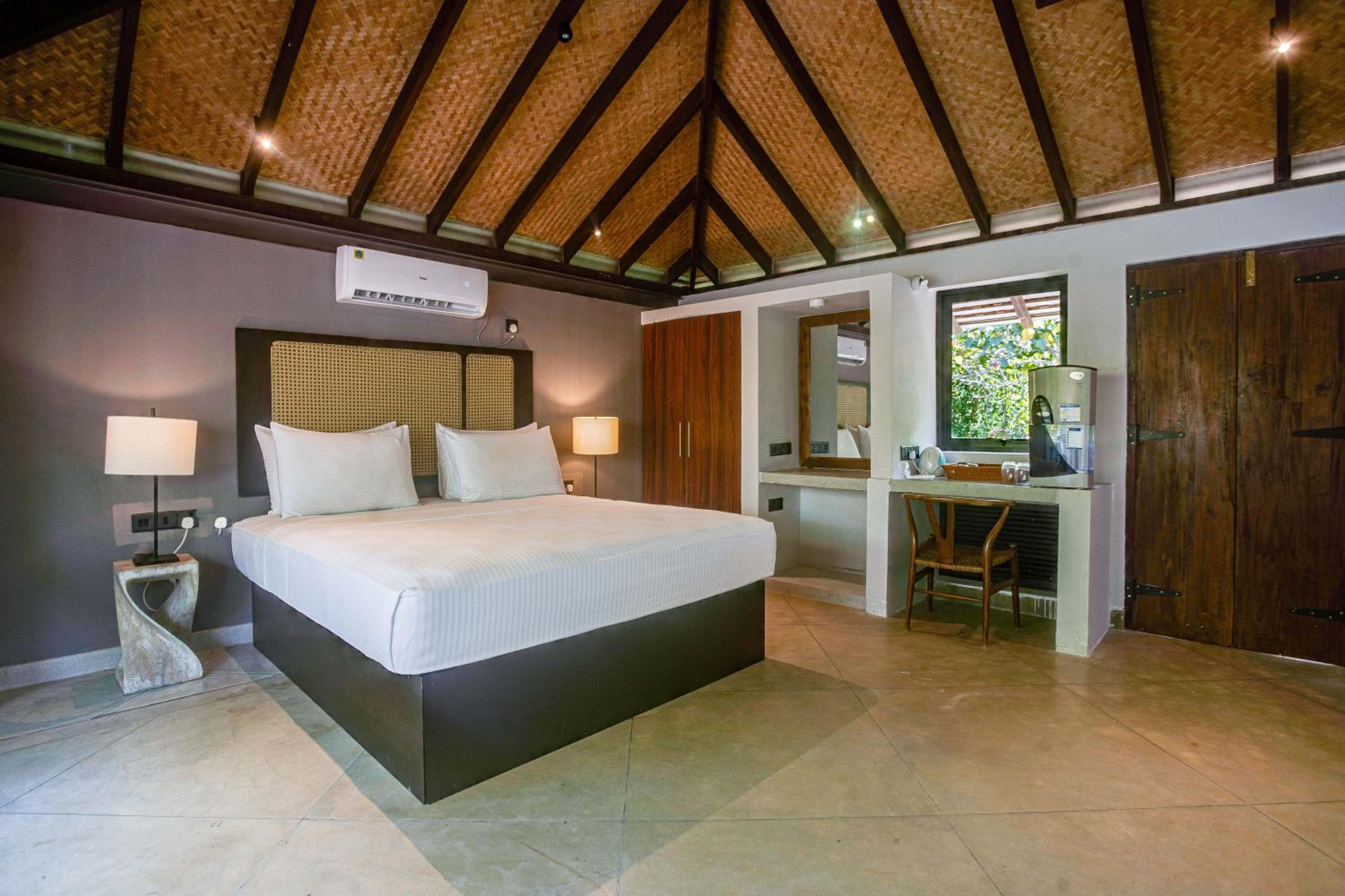 Junior Suite with Balcony - Photo 1