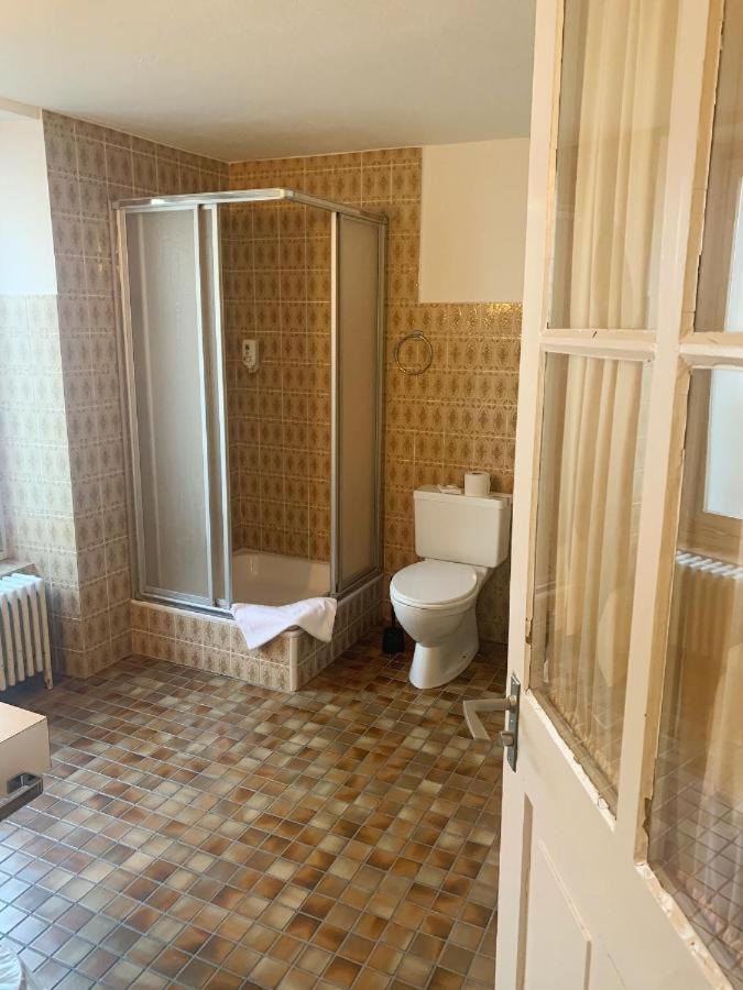 Single Room with Shared Bathroom photo 2