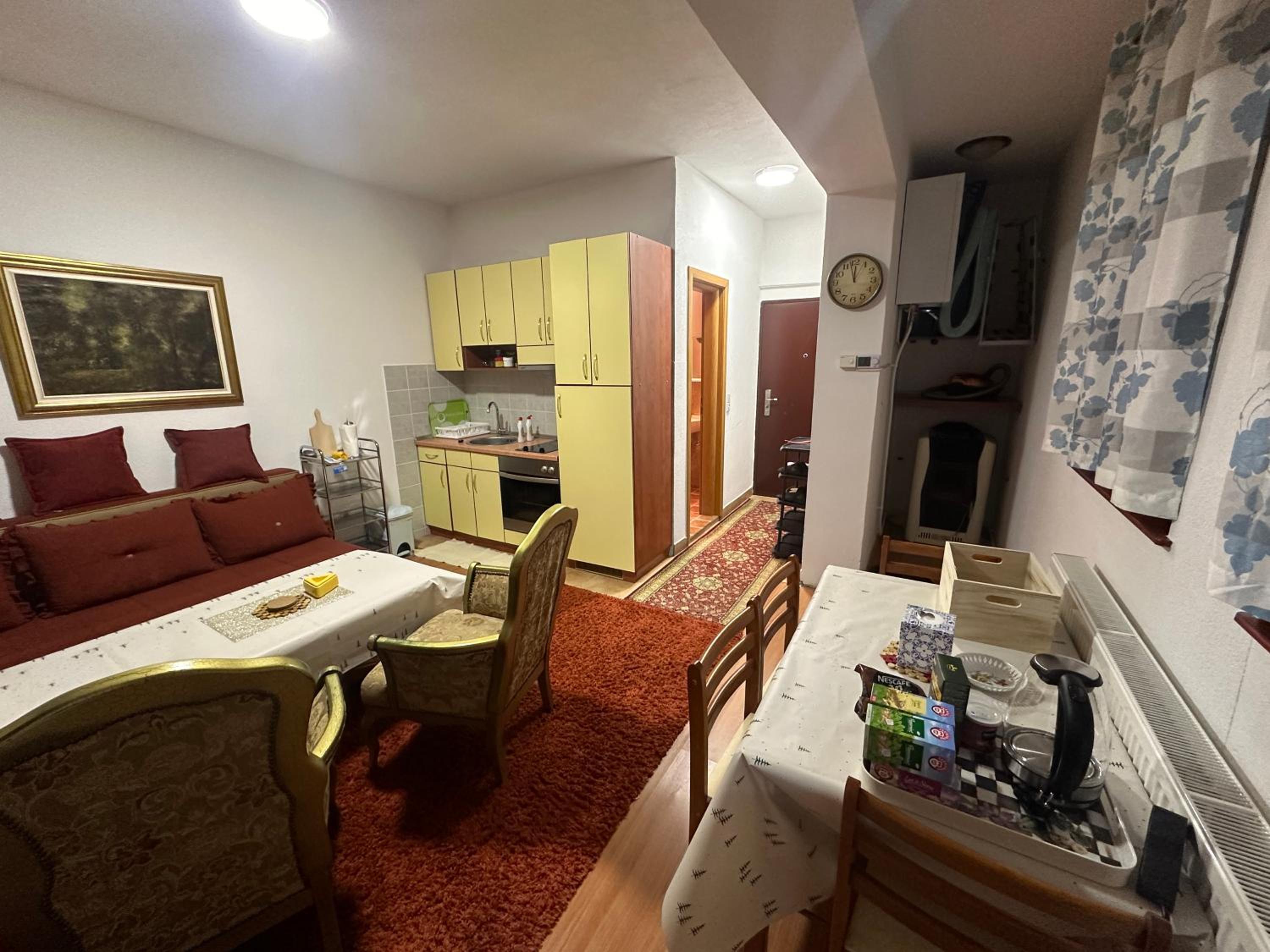One-Bedroom Apartment photo 2