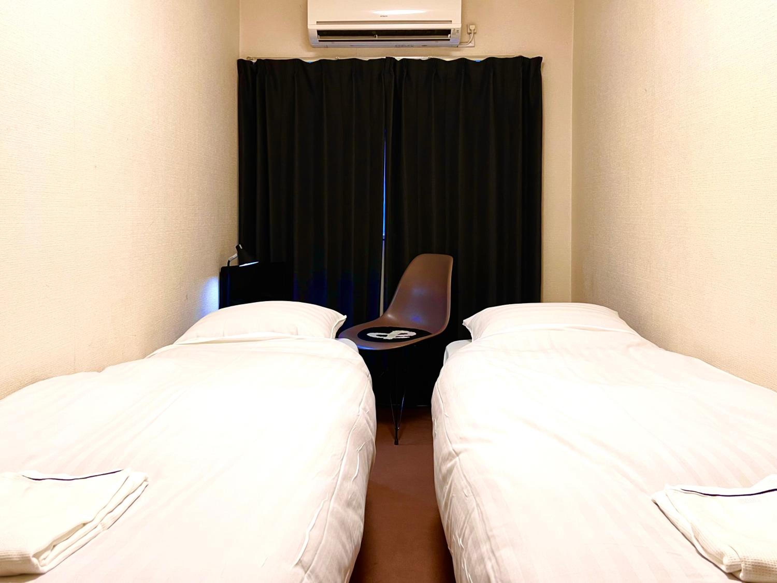 Twin Room with Shared Bathroom photo 1