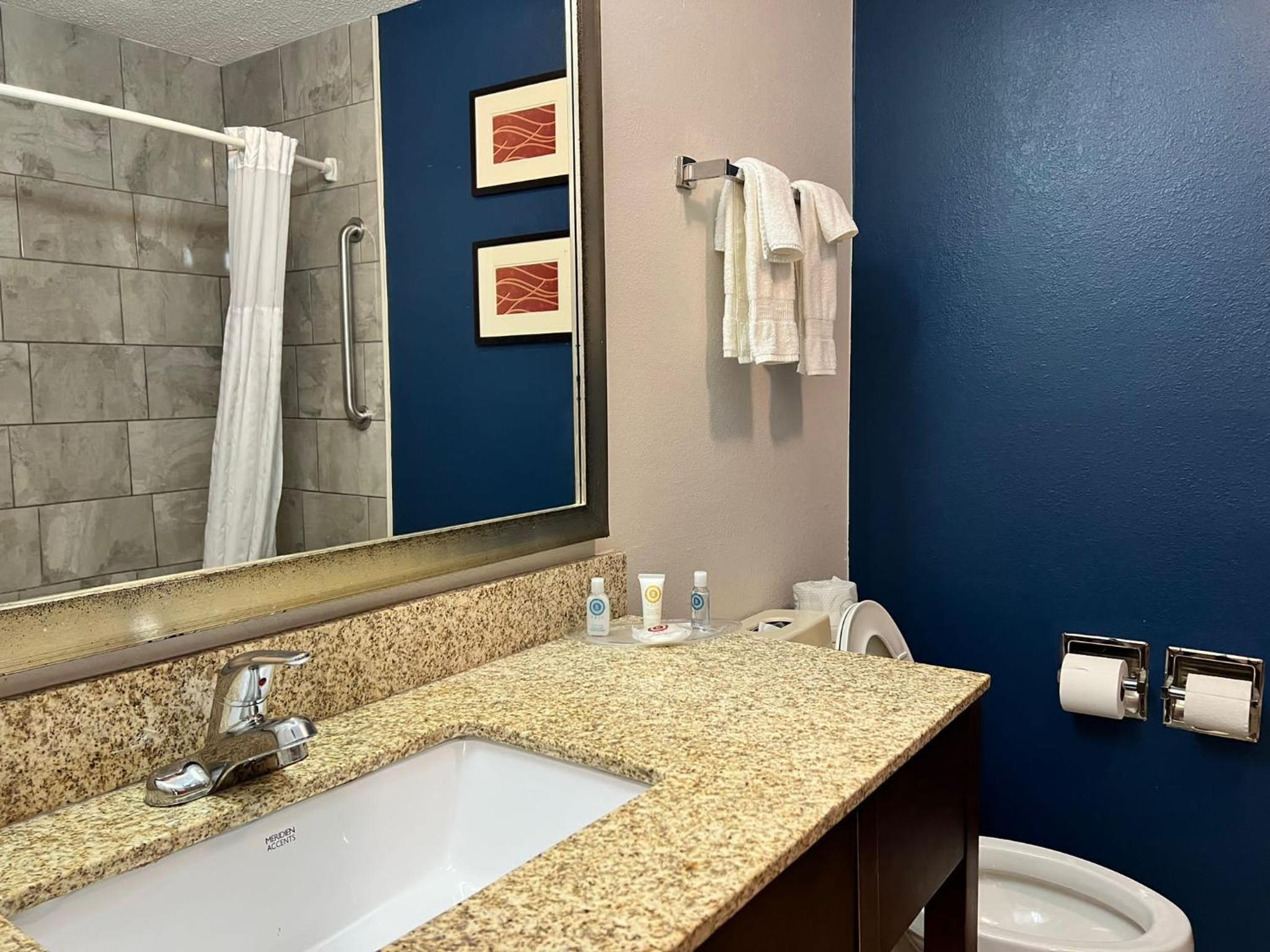 Double Suite with Two Double Beds - Non Smoking - Photo 26