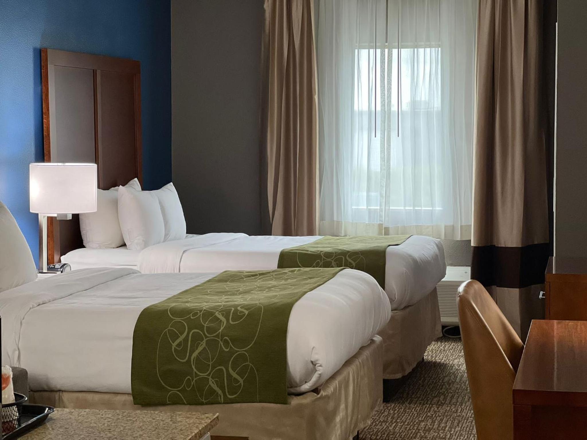 Double Suite with Two Double Beds - Non Smoking - Photo 19