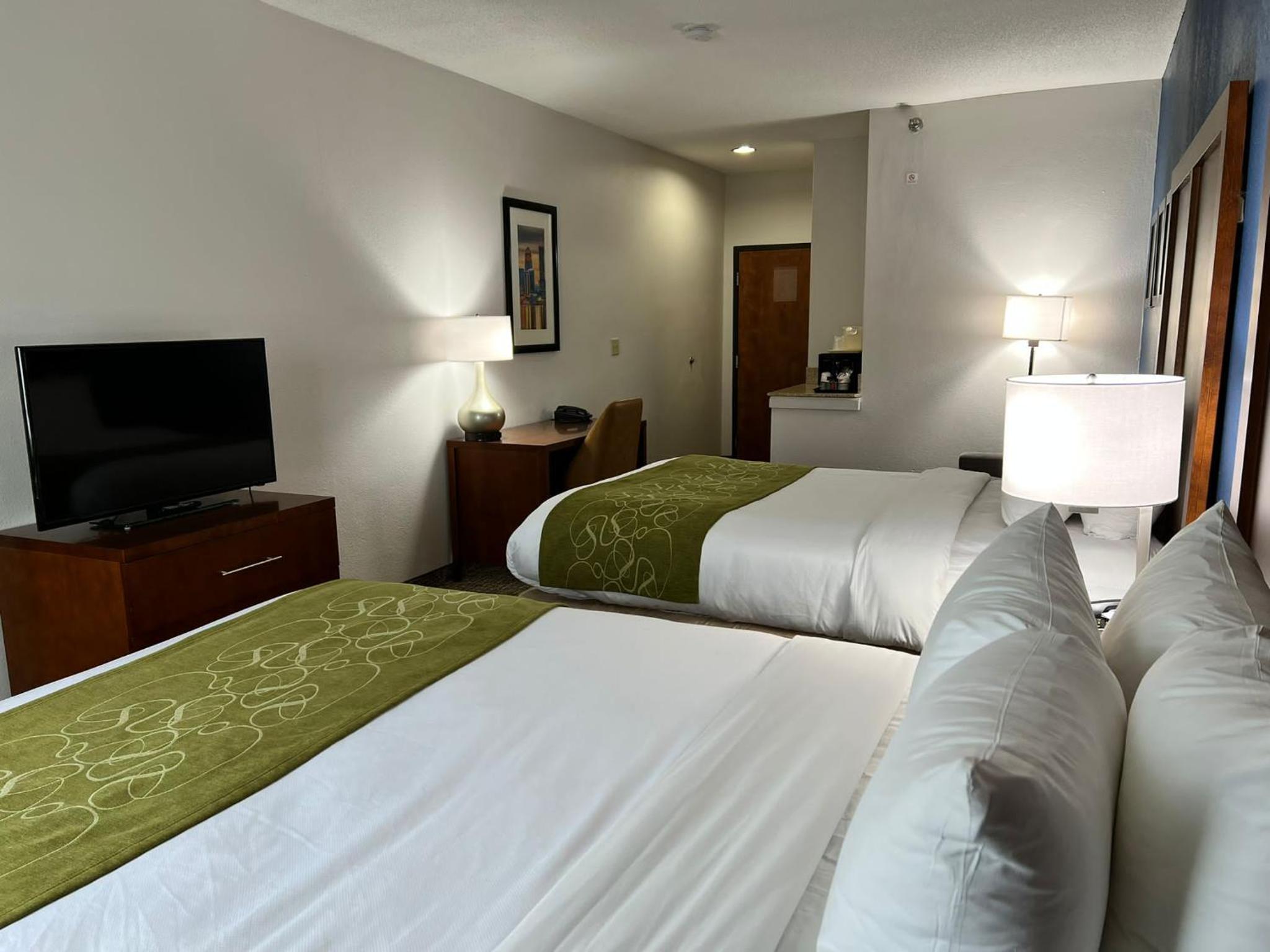 Double Suite with Two Double Beds - Non Smoking - Photo 18