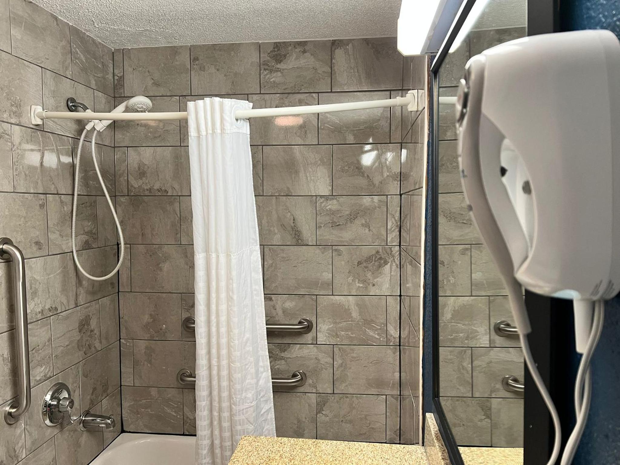 King Suite - Accessible/Non-Smoking - Photo 29