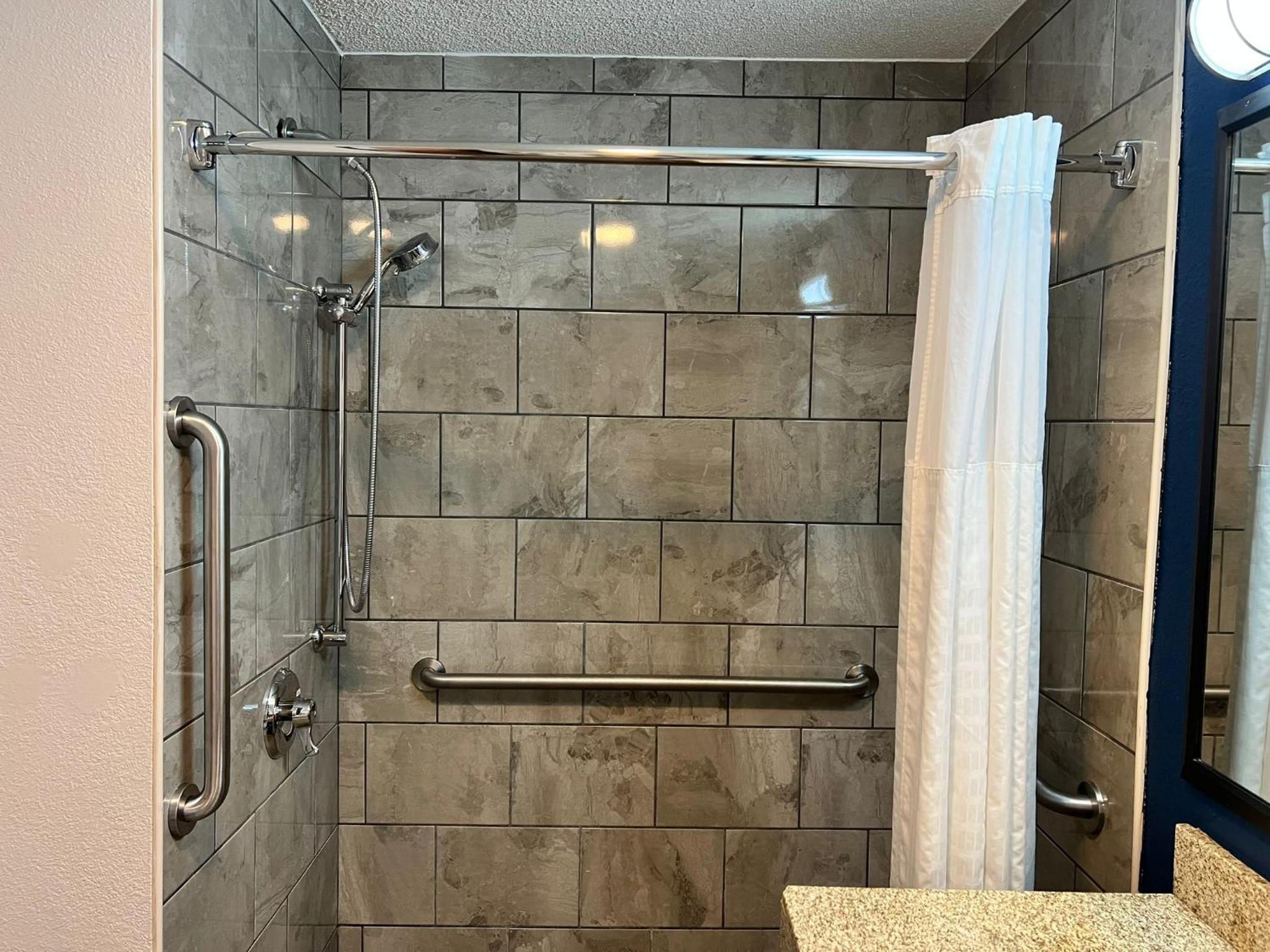 King Suite - Accessible/Non-Smoking - Photo 39