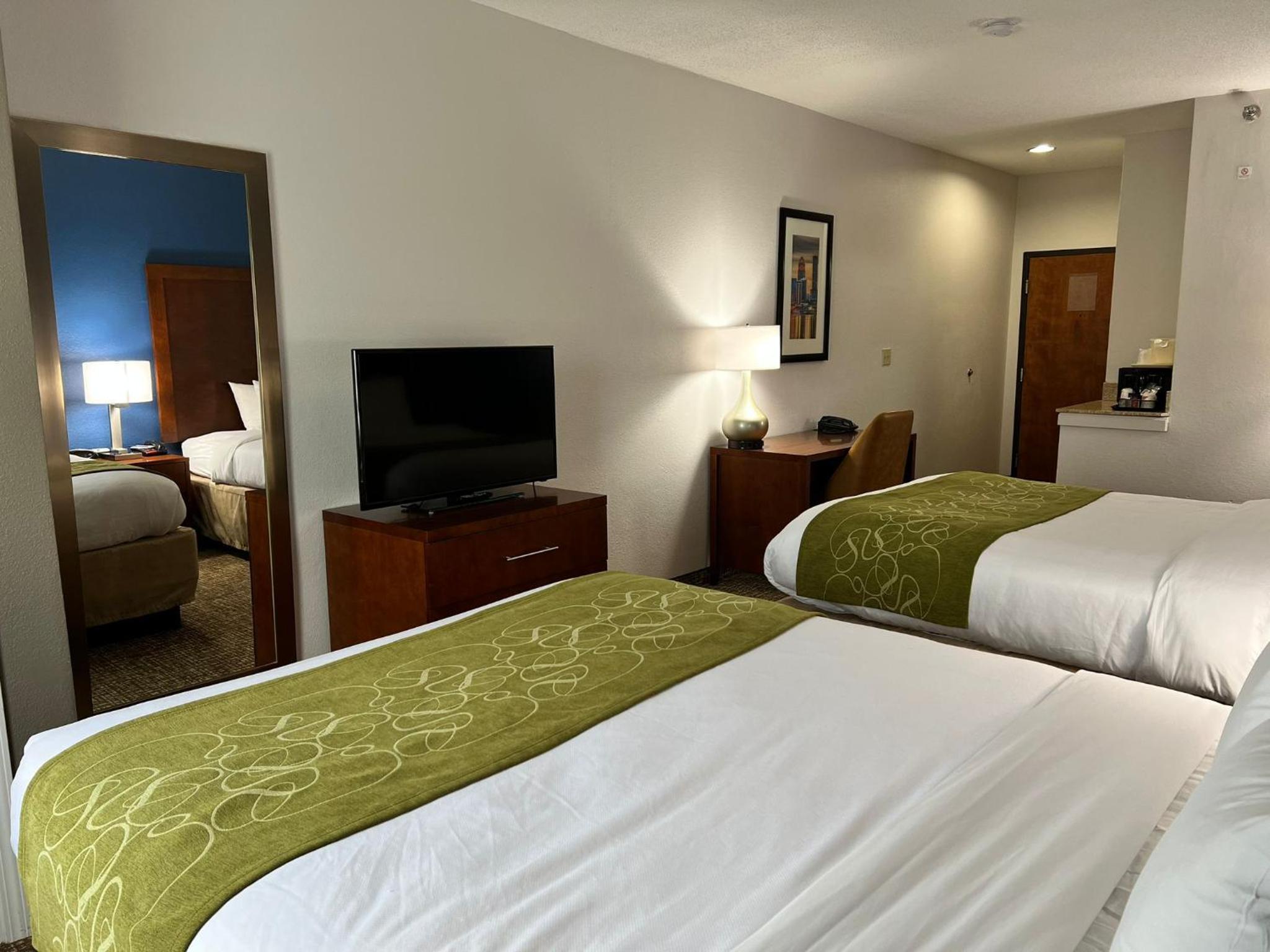 Double Suite with Two Double Beds - Non Smoking - Photo 7
