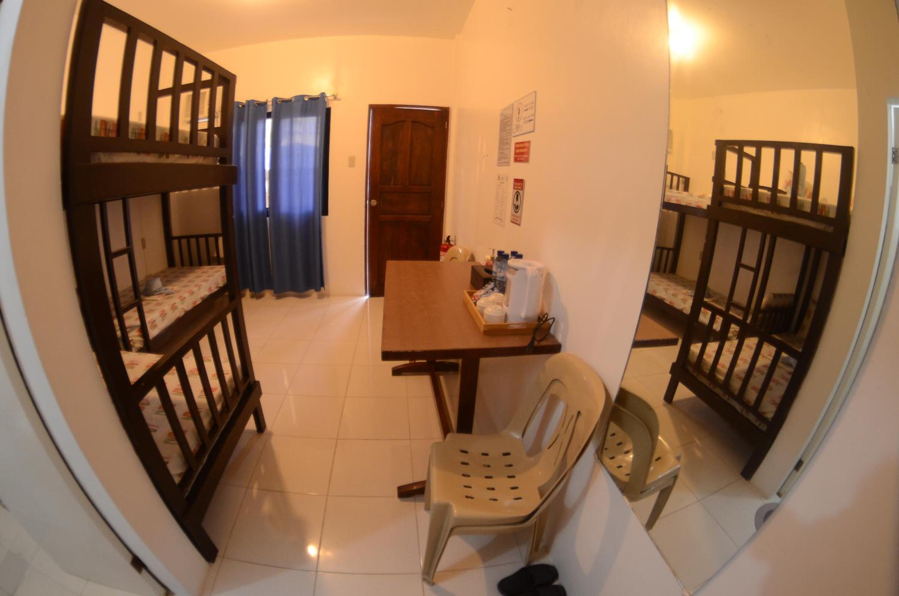 Quadruple Room With Private Bathroom photo 2
