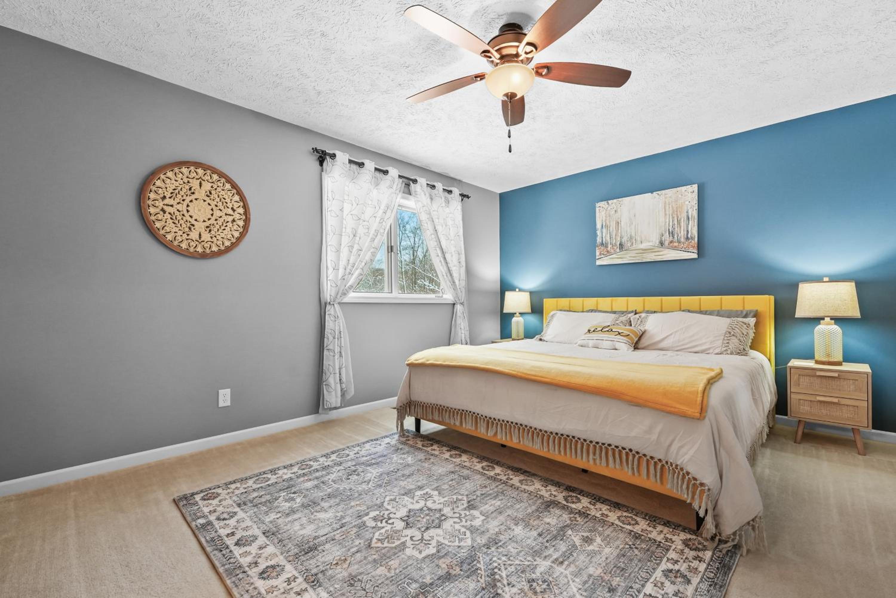 Five-Bedroom House photo 1