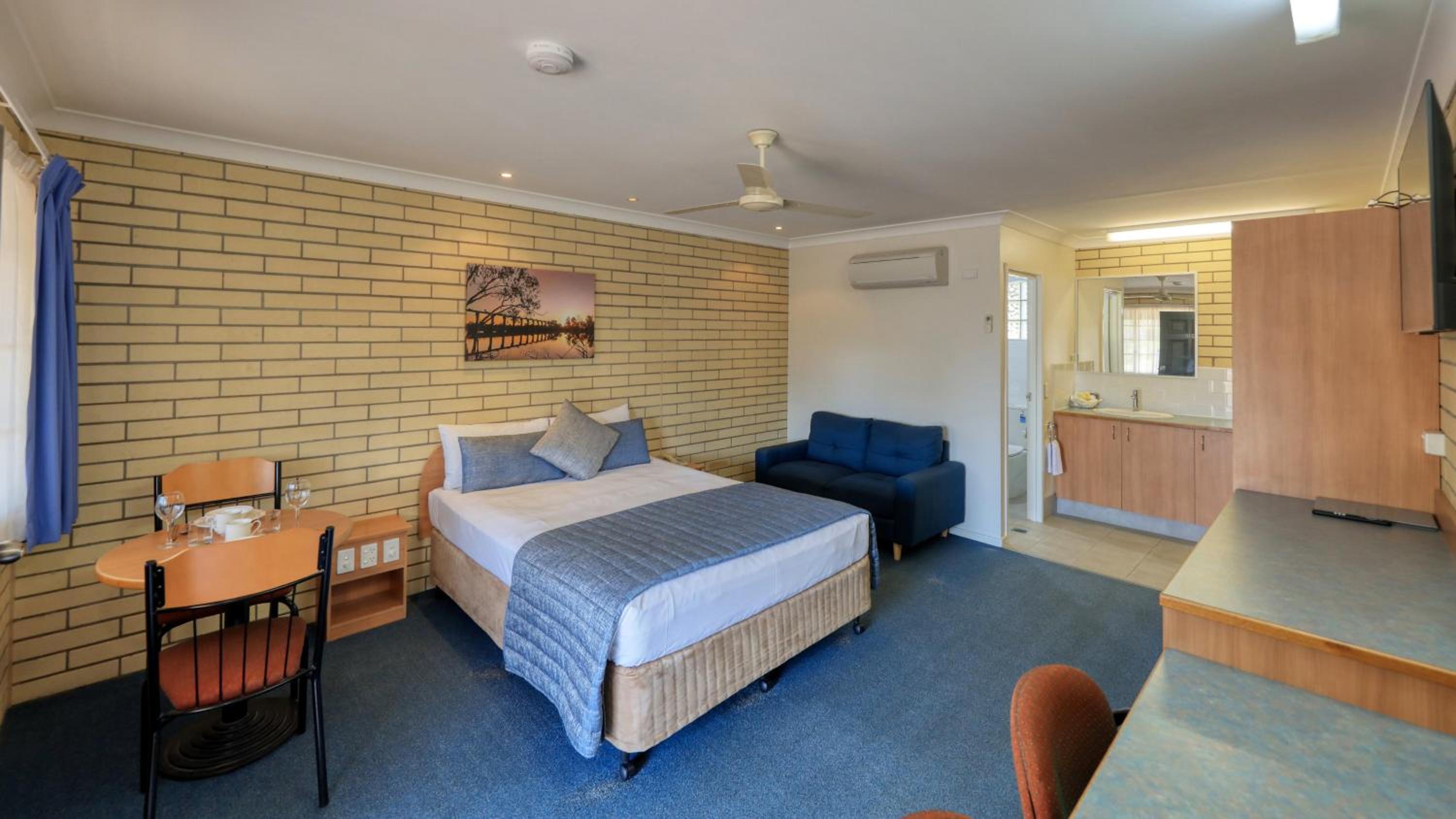 Queen Room photo 3