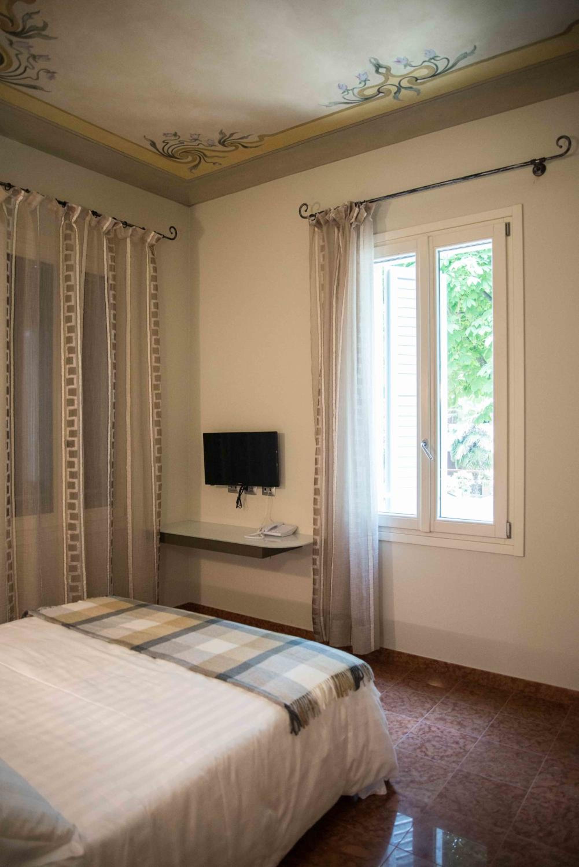 Double or Twin Room photo 3