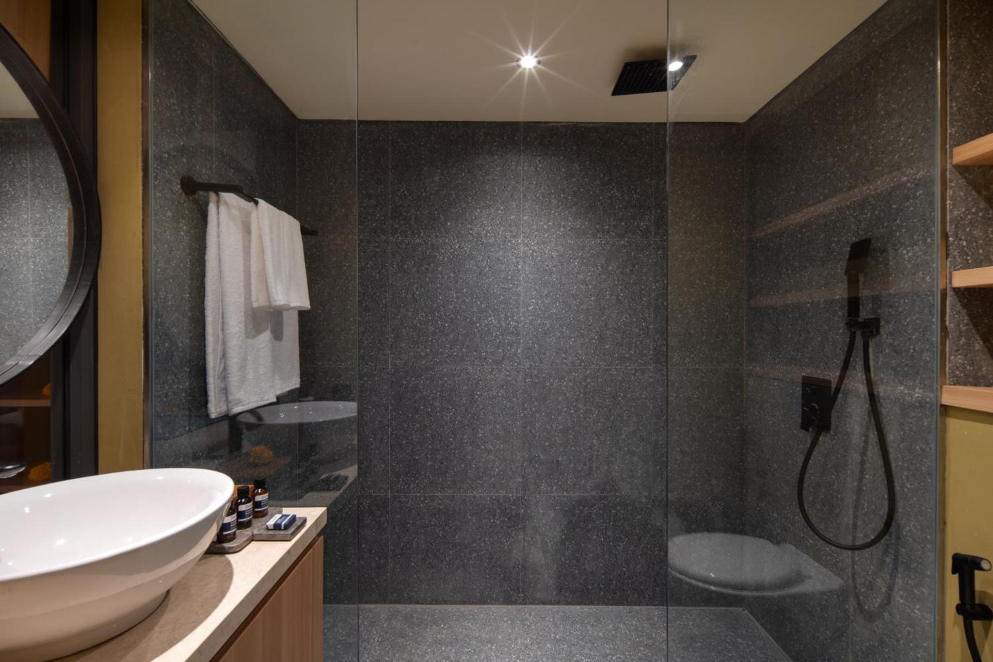 Mezzanine Suite Room