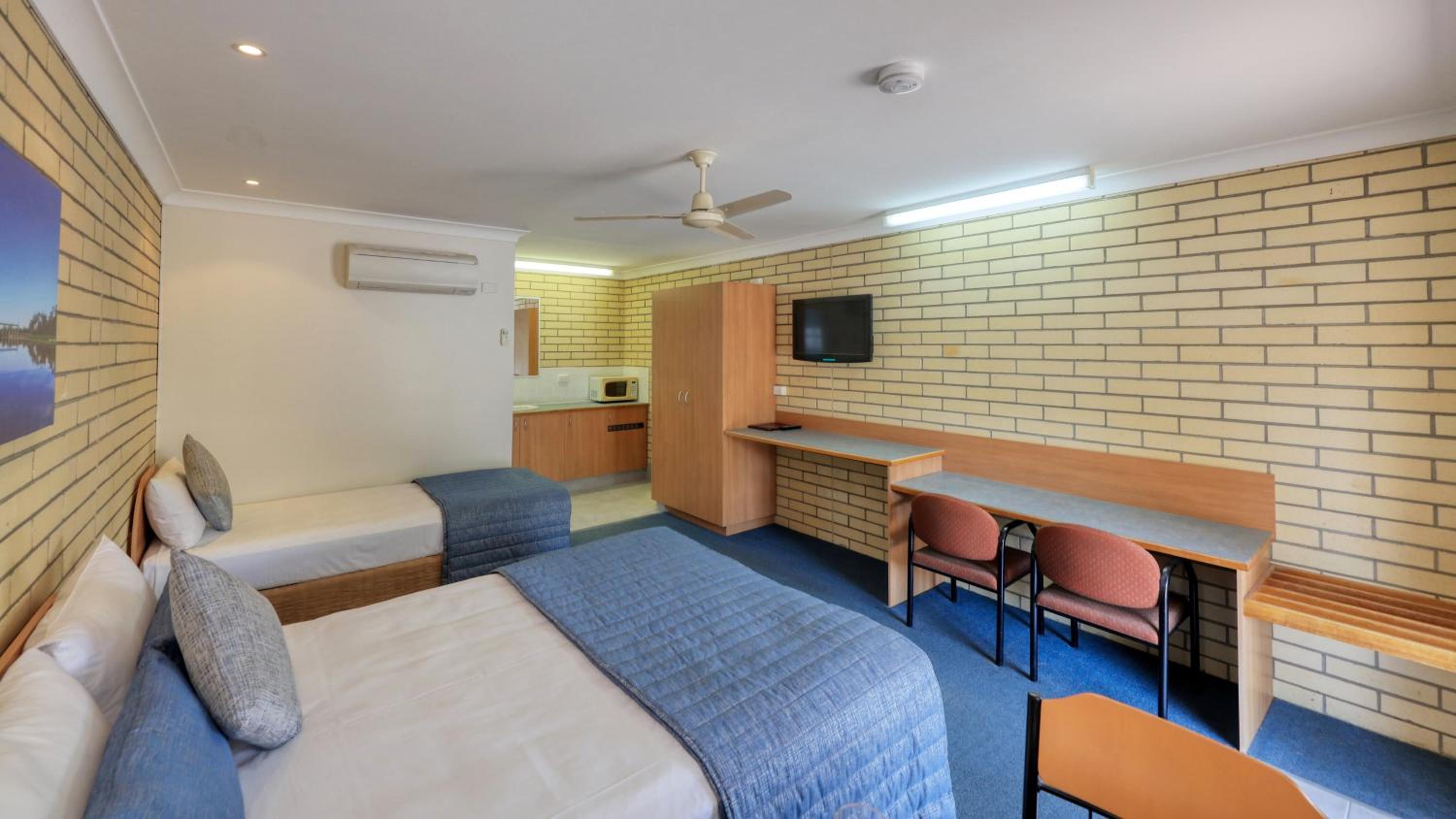 Double or Twin Room photo 3