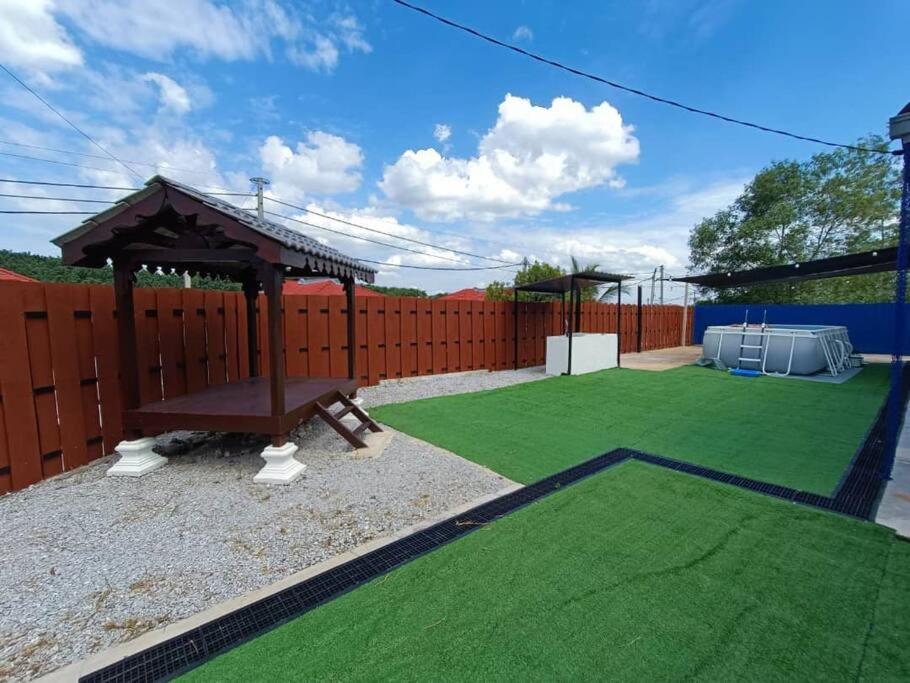 Three-Bedroom House photo 1