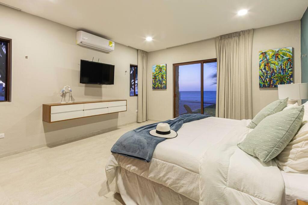 Three-Bedroom House photo 2
