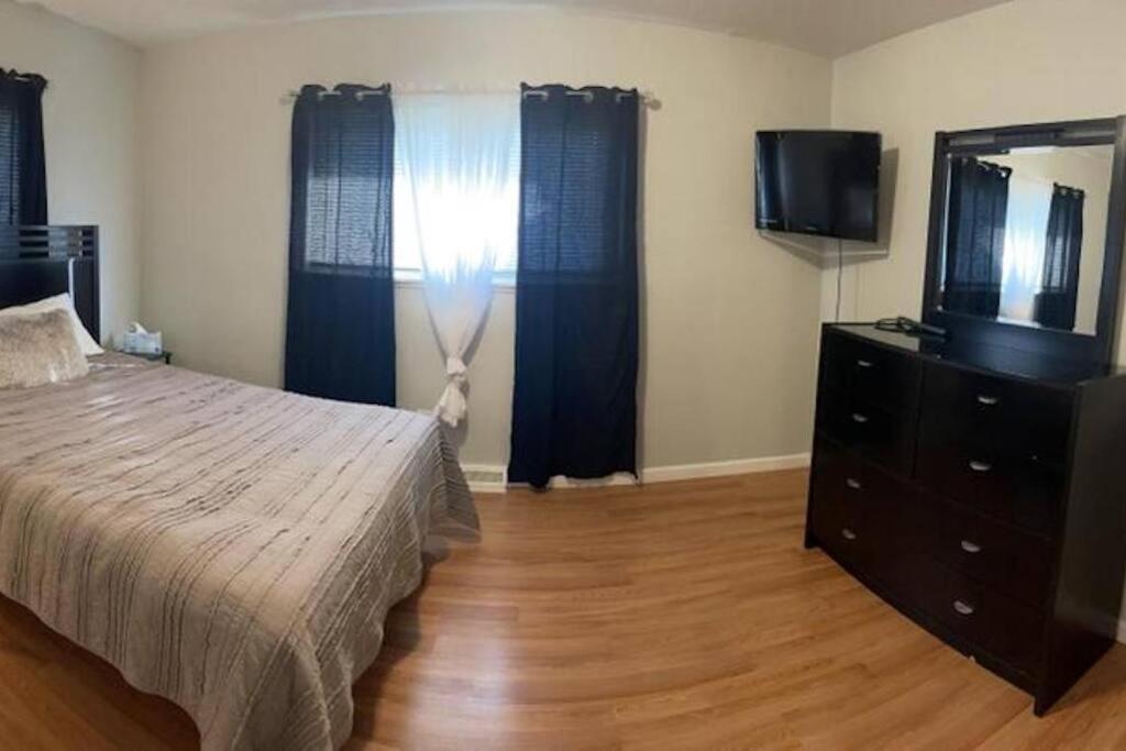 Three-Bedroom House photo 2