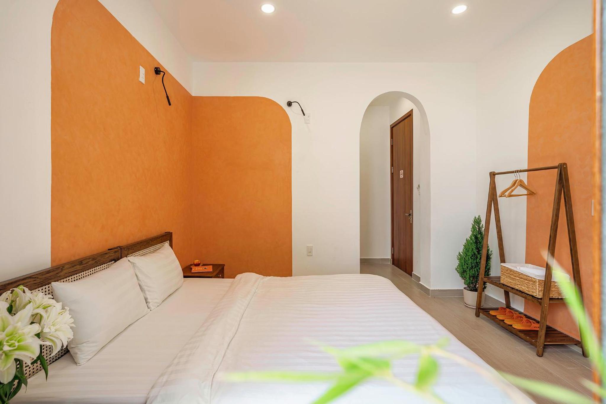 Deluxe Double Room with Balcony - Photo 18