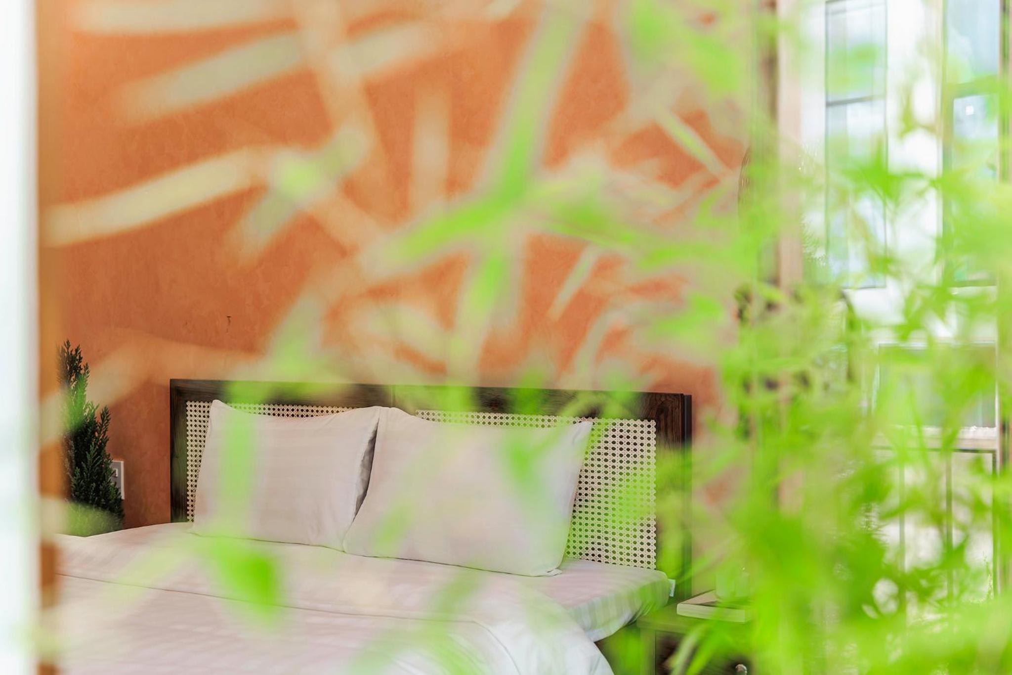 Deluxe Double Room with Balcony - Photo 8